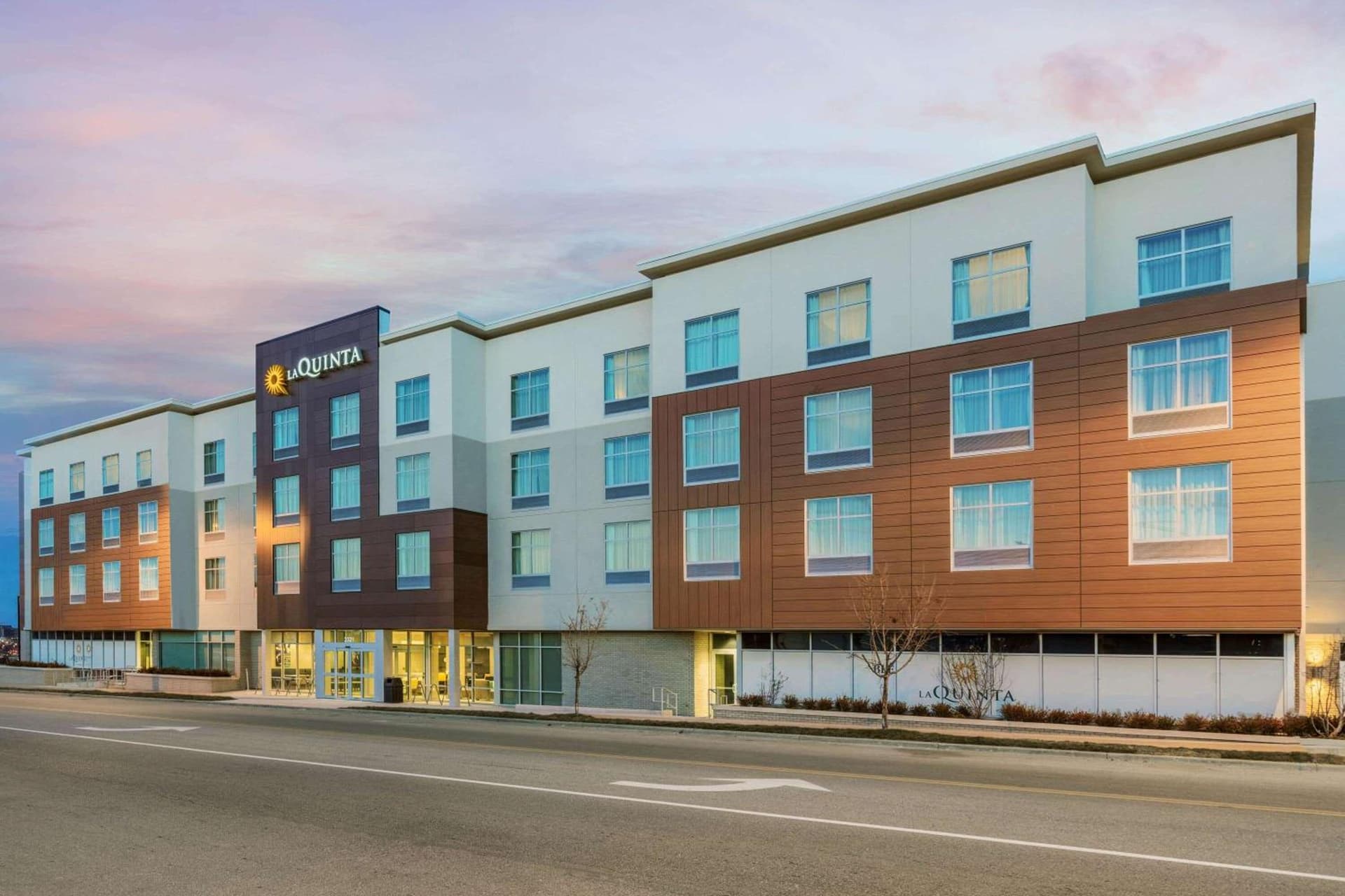 La Quinta Inn & Suites by Wyndham Kansas City Beacon Hill gallery photo in Kansas City, MO — image 20