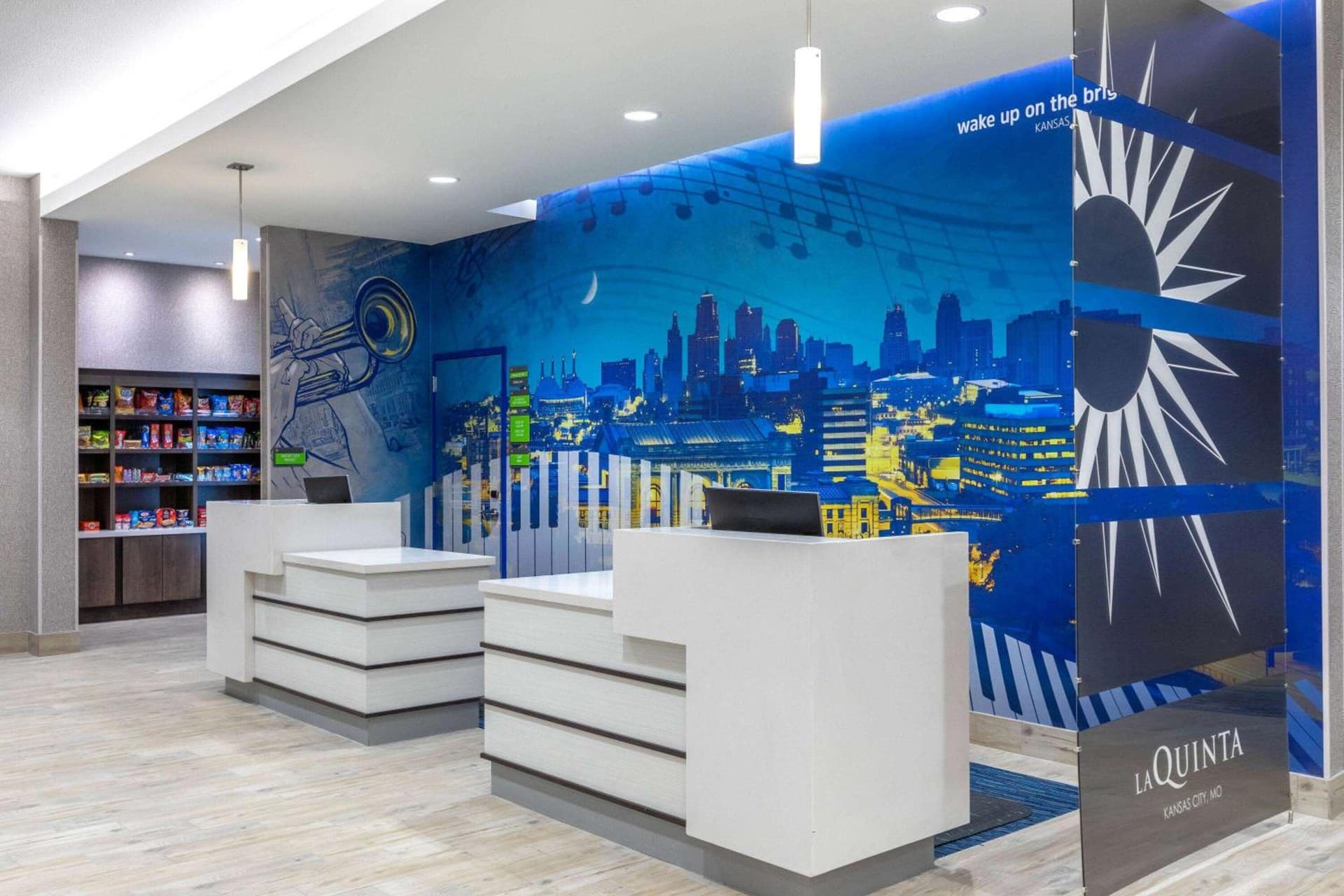 La Quinta Inn & Suites by Wyndham Kansas City Beacon Hill gallery photo in Kansas City, MO — image 28