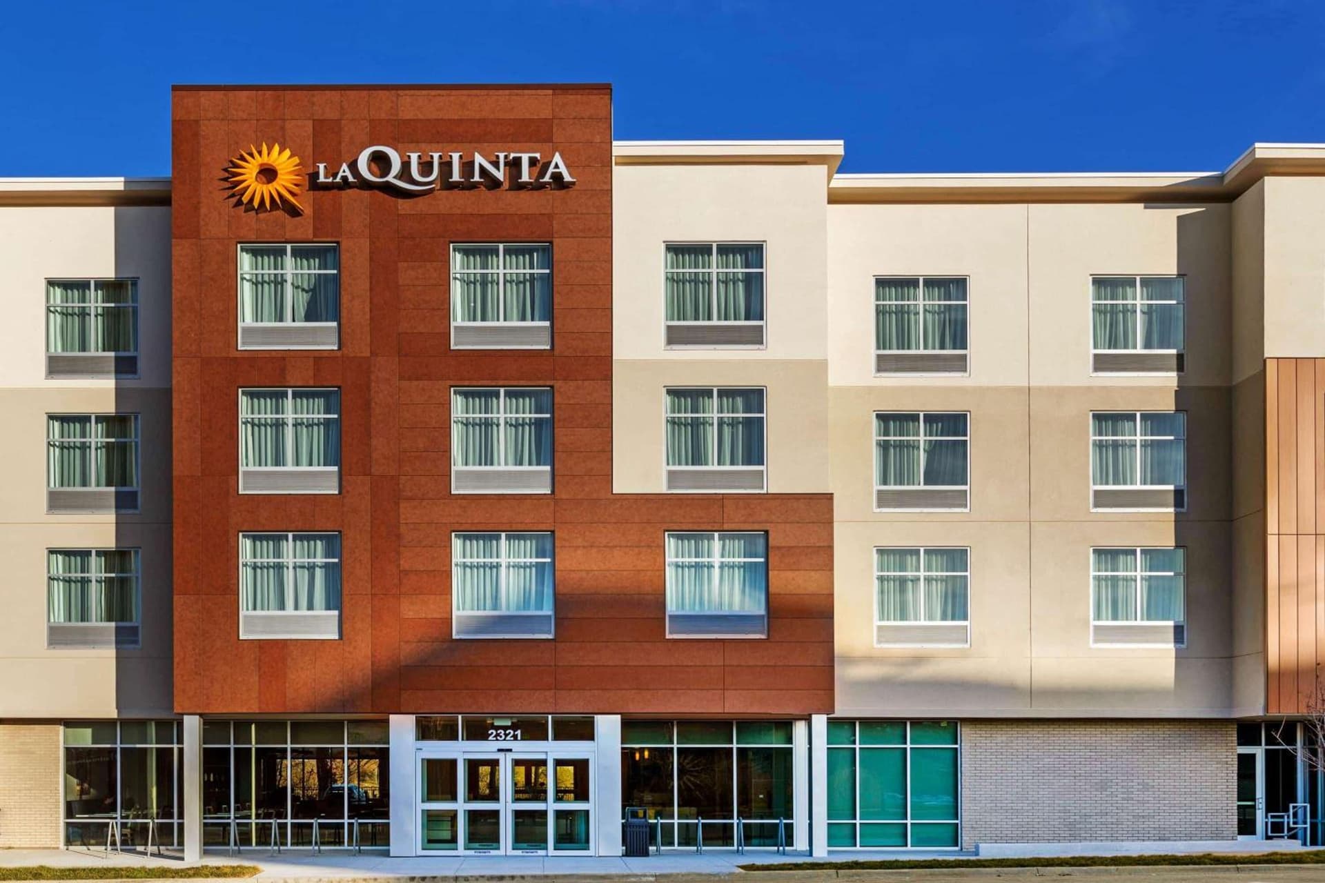 La Quinta Inn & Suites by Wyndham Kansas City Beacon Hill gallery photo in Kansas City, MO — image 12