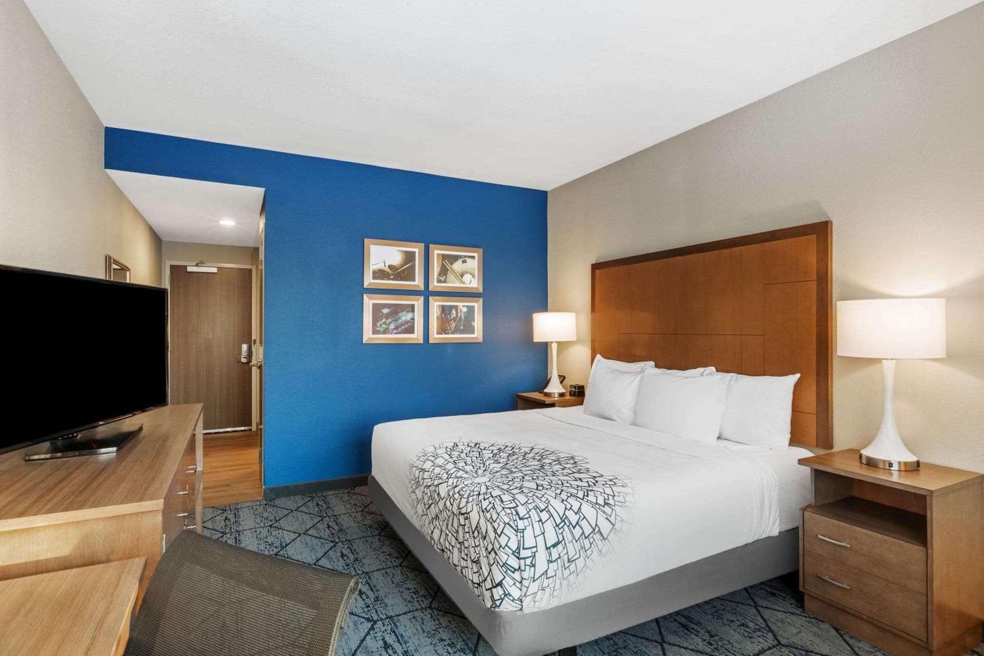La Quinta Inn & Suites by Wyndham Kansas City Beacon Hill gallery photo in Kansas City, MO — image 30