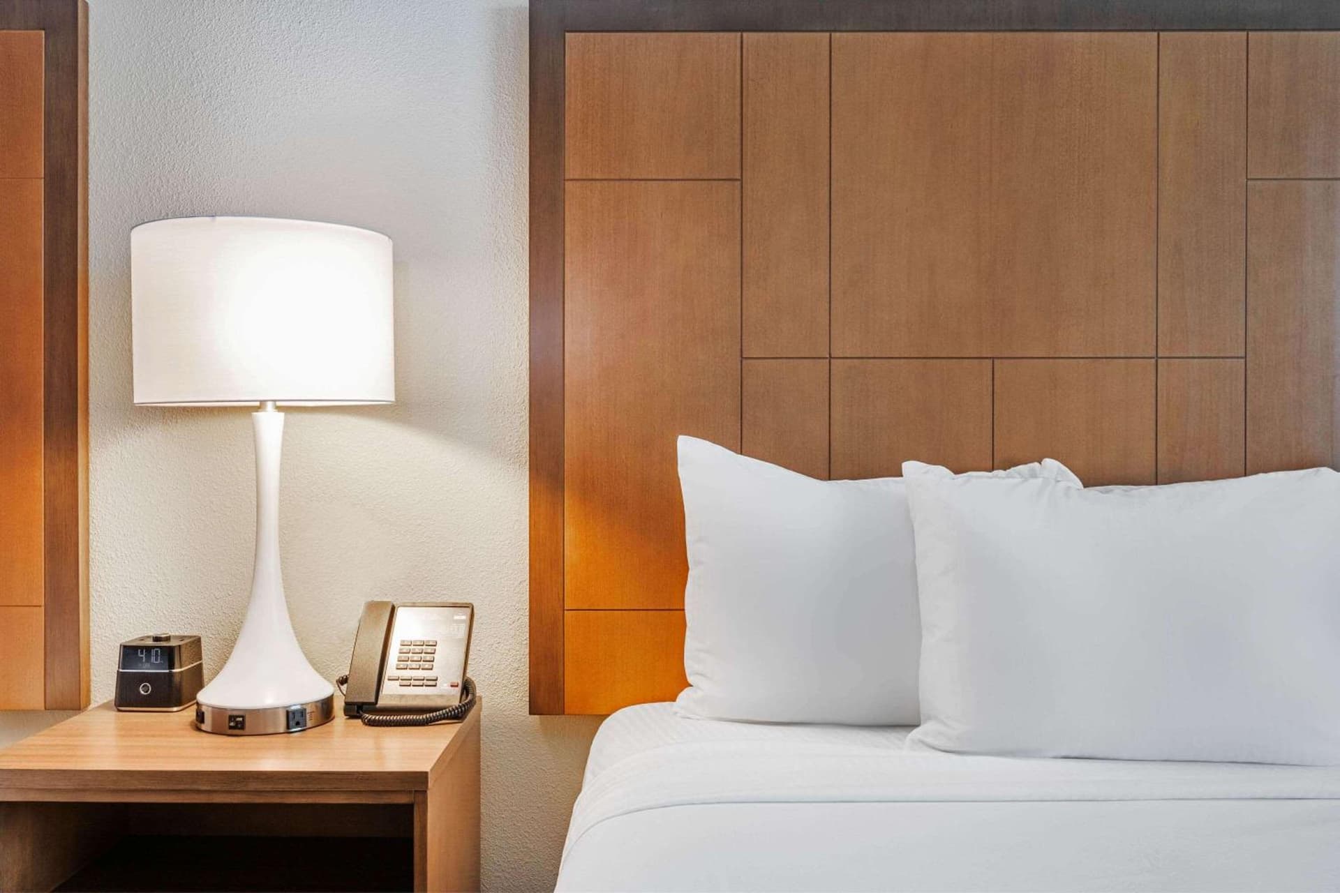 La Quinta Inn & Suites by Wyndham Kansas City Beacon Hill gallery photo in Kansas City, MO — image 25