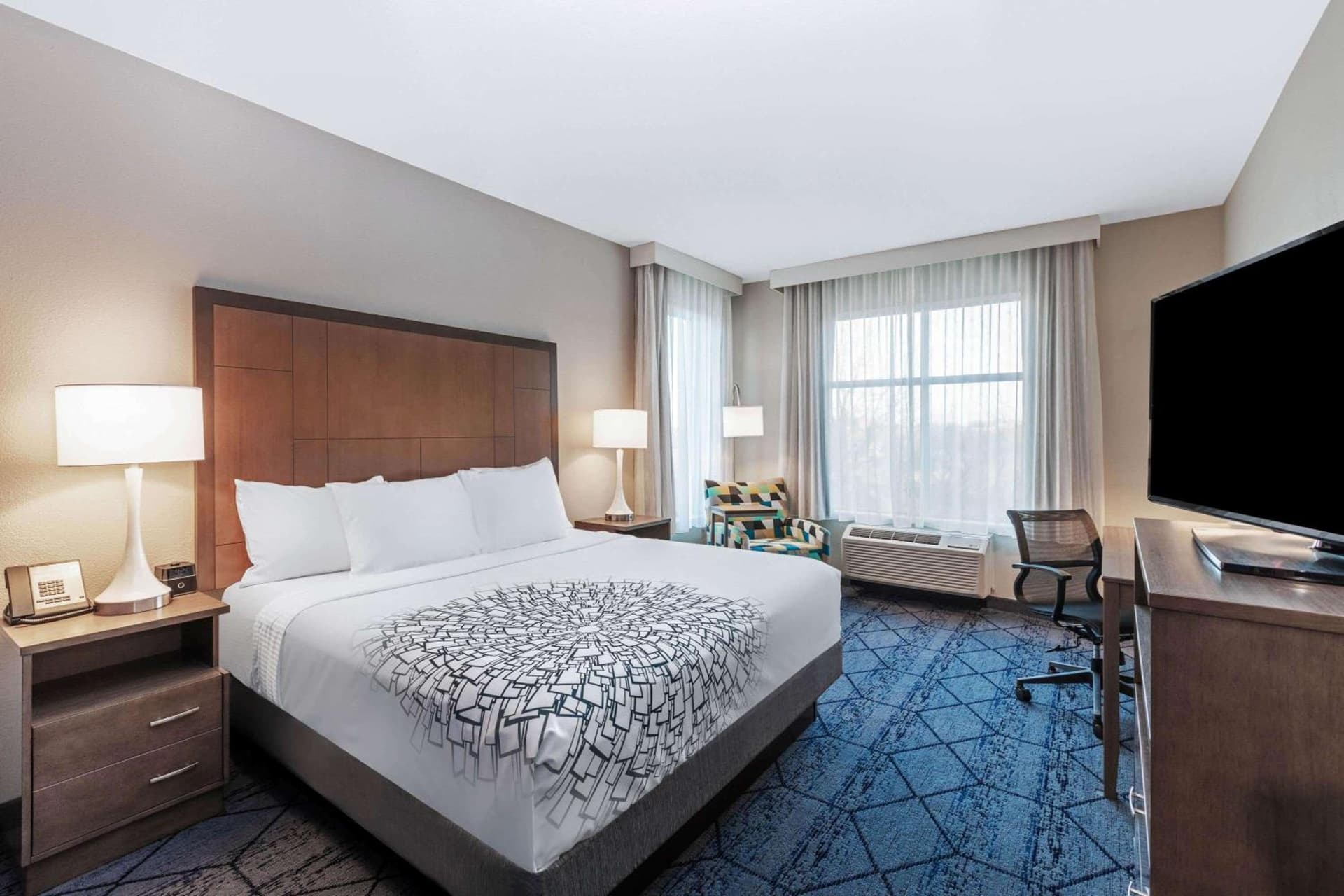 La Quinta Inn & Suites by Wyndham Kansas City Beacon Hill gallery photo in Kansas City, MO — image 21