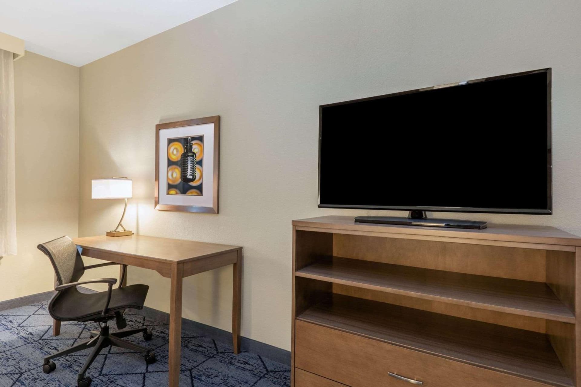 La Quinta Inn & Suites by Wyndham Kansas City Beacon Hill gallery photo in Kansas City, MO — image 15