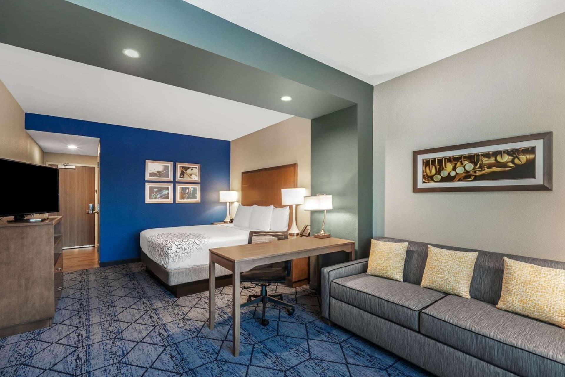 La Quinta Inn & Suites by Wyndham Kansas City Beacon Hill gallery photo in Kansas City, MO — image 26