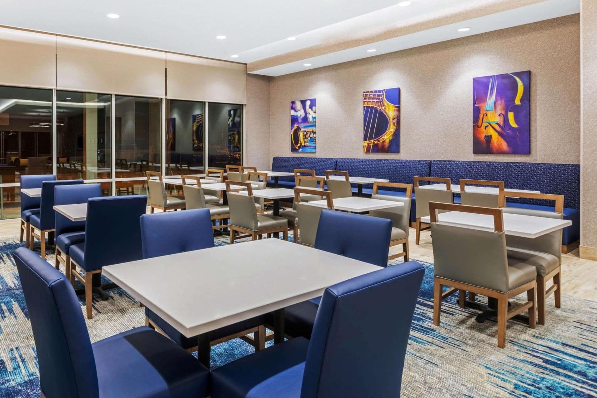 La Quinta Inn & Suites by Wyndham Kansas City Beacon Hill gallery photo in Kansas City, MO — image 23
