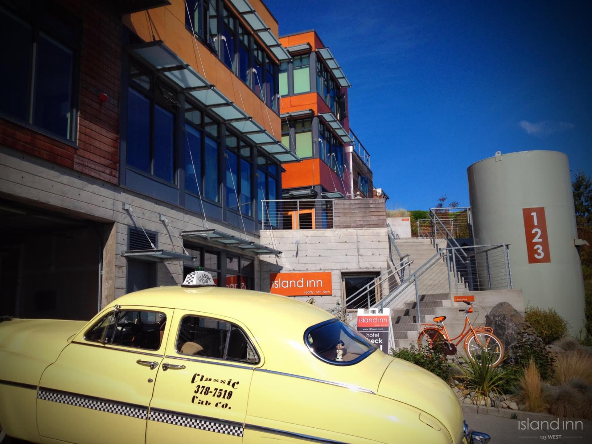 Island Inn at 123 West featured exterior or lobby in Friday Harbor, WA — similar hotel