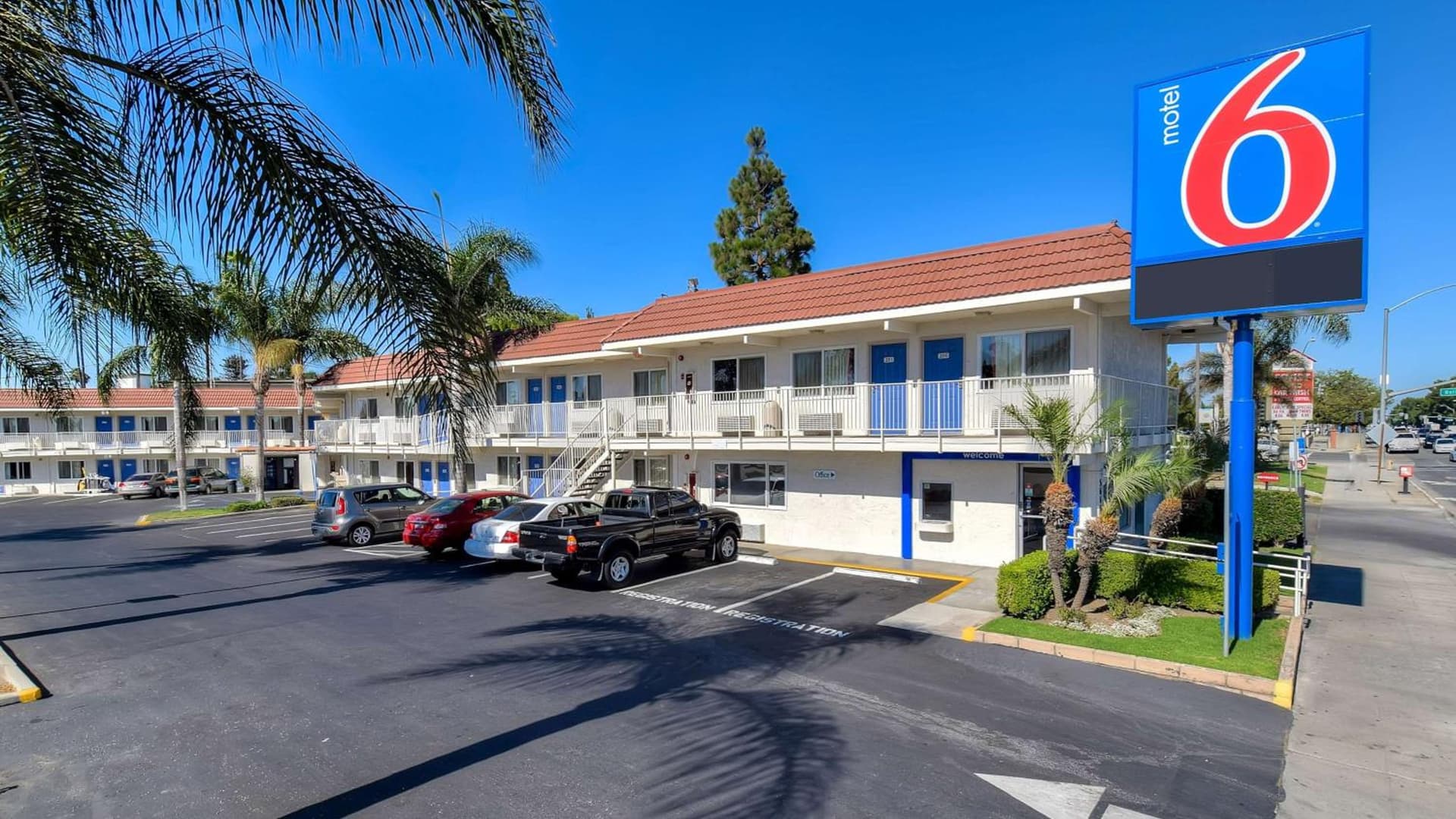 Motel 6-Denver, CO - Airport featured exterior or lobby in Denver, CO — similar hotel