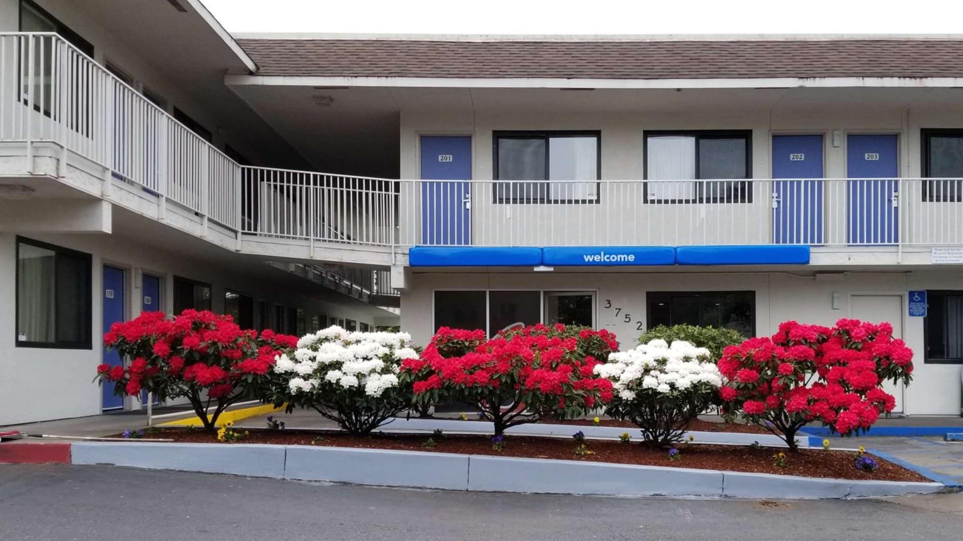 Motel 6-Springfield, OR - Eugene North featured exterior or lobby in Springfield, OR — similar hotel