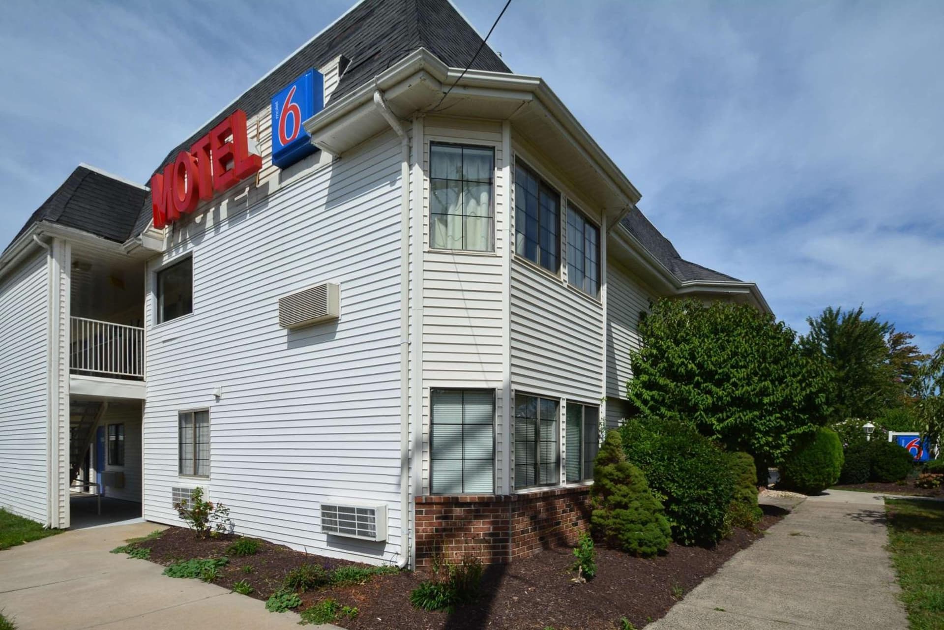 Motel 6-Wethersfield, CT - Hartford interior in Wethersfield — gallery photo 2