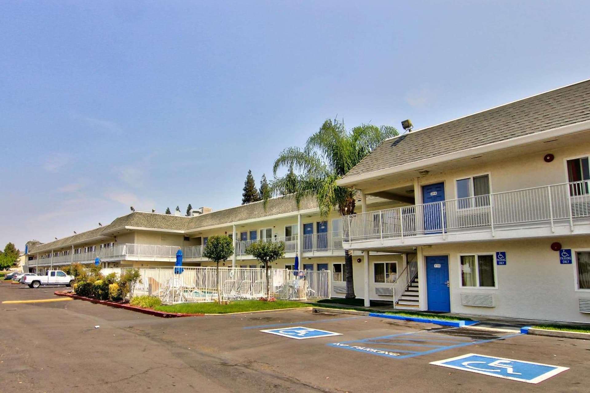 Motel 6-Sacramento, CA - South Sacramento and Elk Grove interior in Sacramento, CA — gallery photo 2