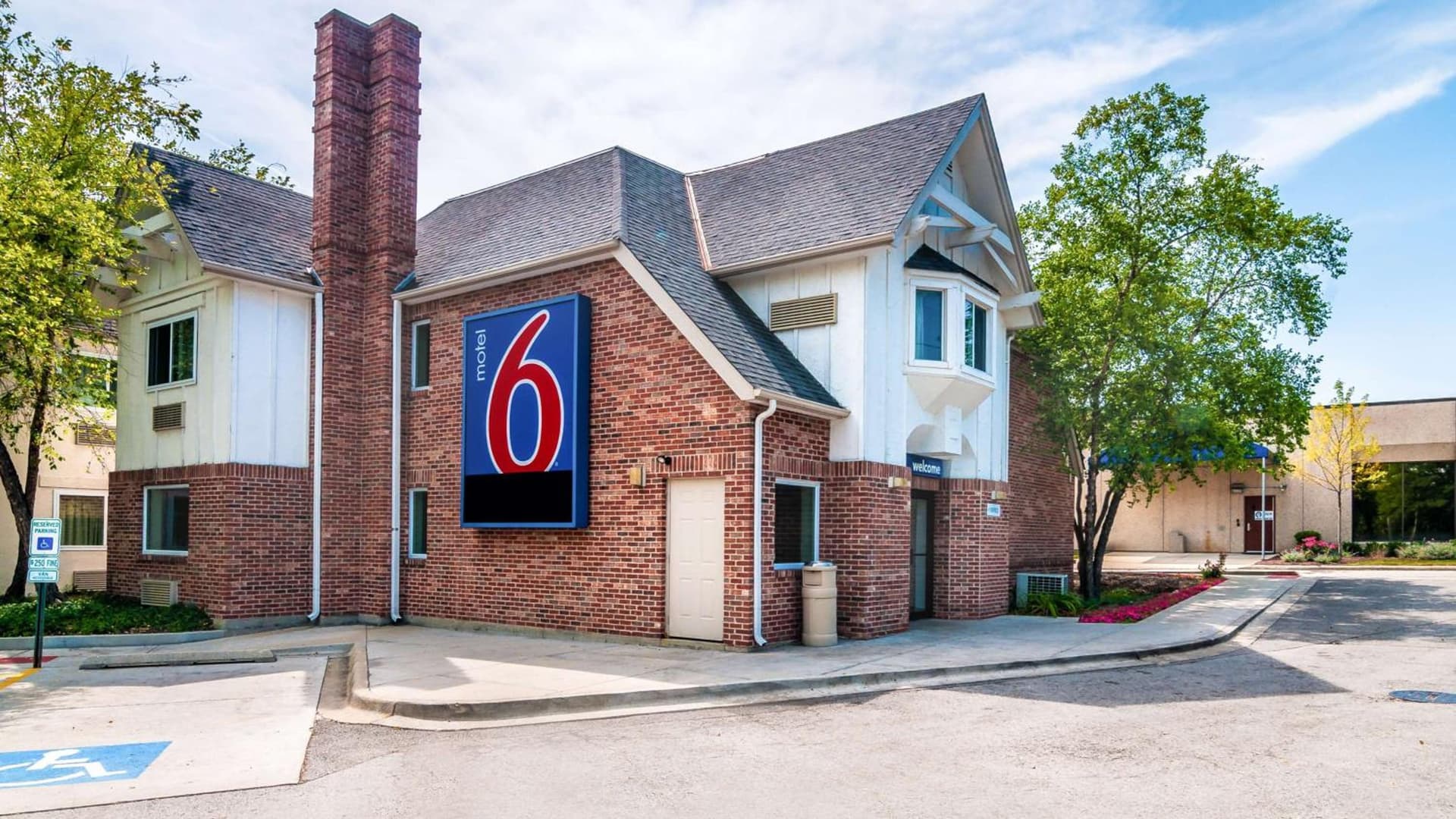 Motel 6-Arlington Heights, IL - Chicago North Central interior in Arlington Heights, IL — gallery photo 2