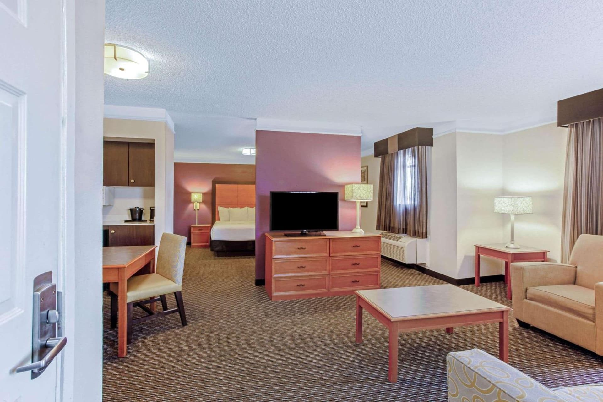 La Quinta Inn by Wyndham and Conference Center San Angelo gallery photo in San Angelo, TX — image 47