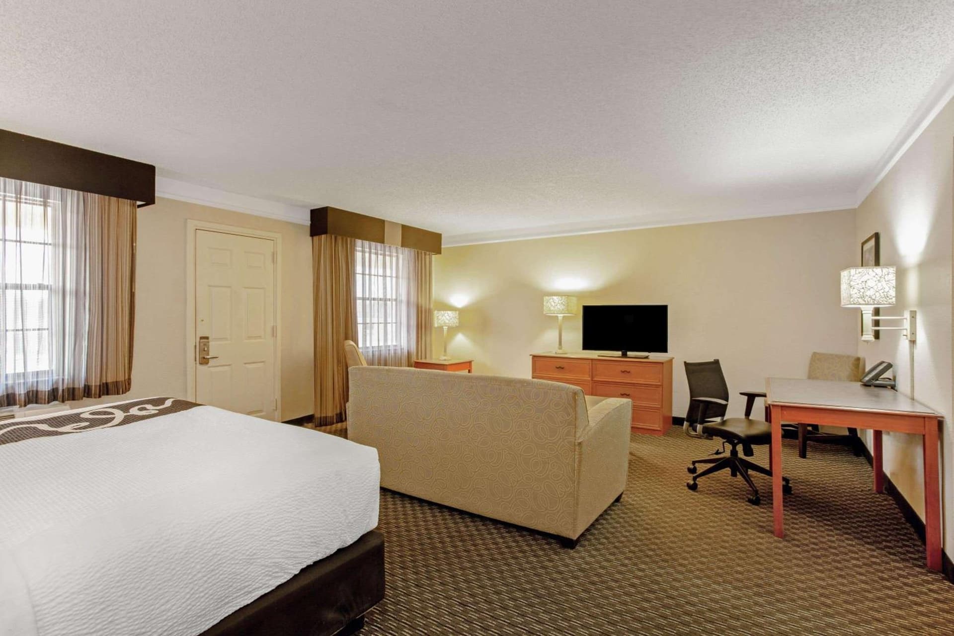 La Quinta Inn by Wyndham and Conference Center San Angelo gallery photo in San Angelo, TX — image 59