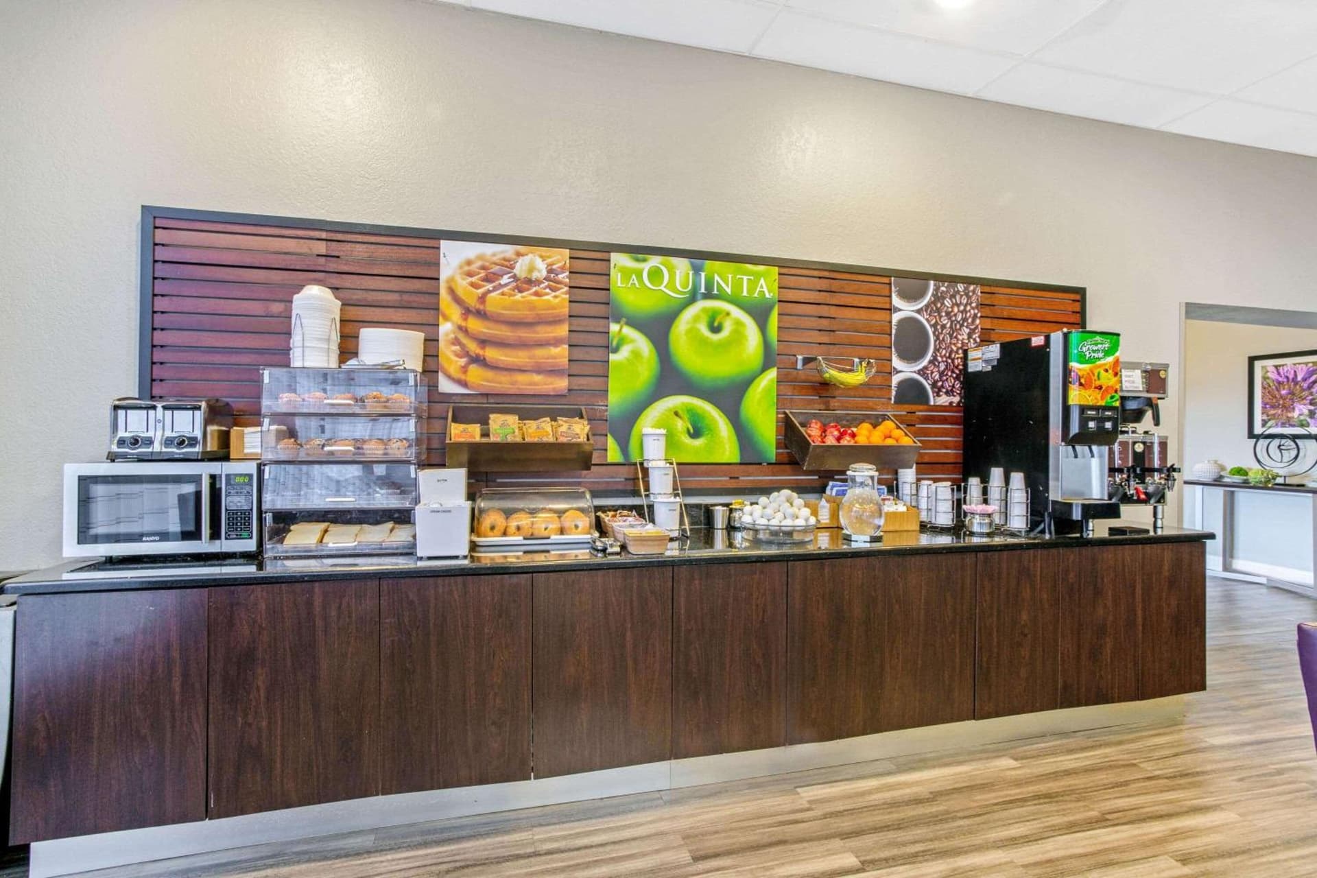 La Quinta Inn by Wyndham and Conference Center San Angelo gallery photo in San Angelo, TX — image 10