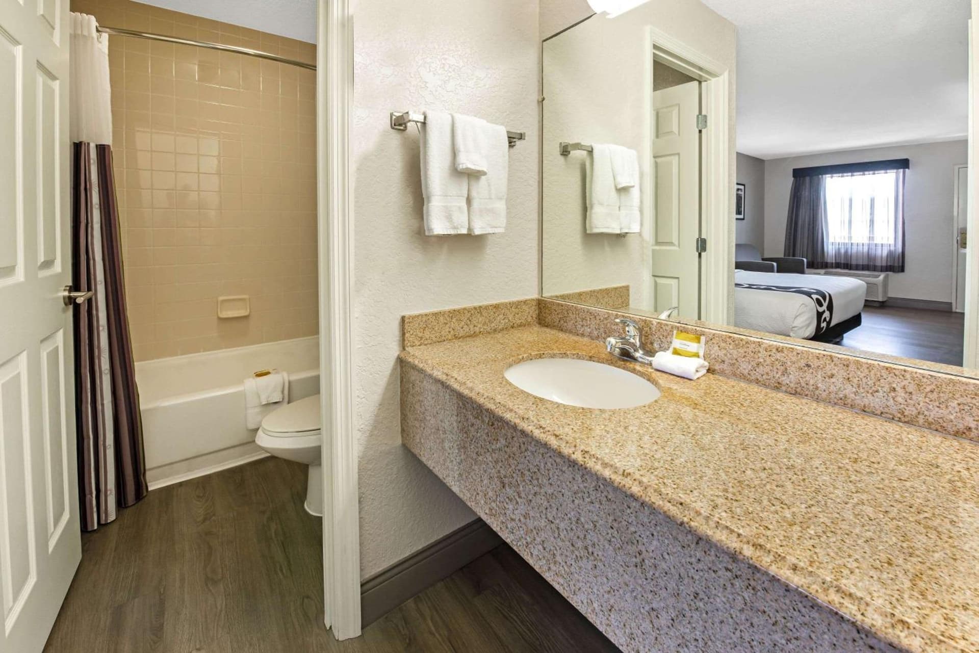 La Quinta Inn by Wyndham West Palm Beach - Florida Turnpike gallery photo in West Palm Beach, FL — image 7