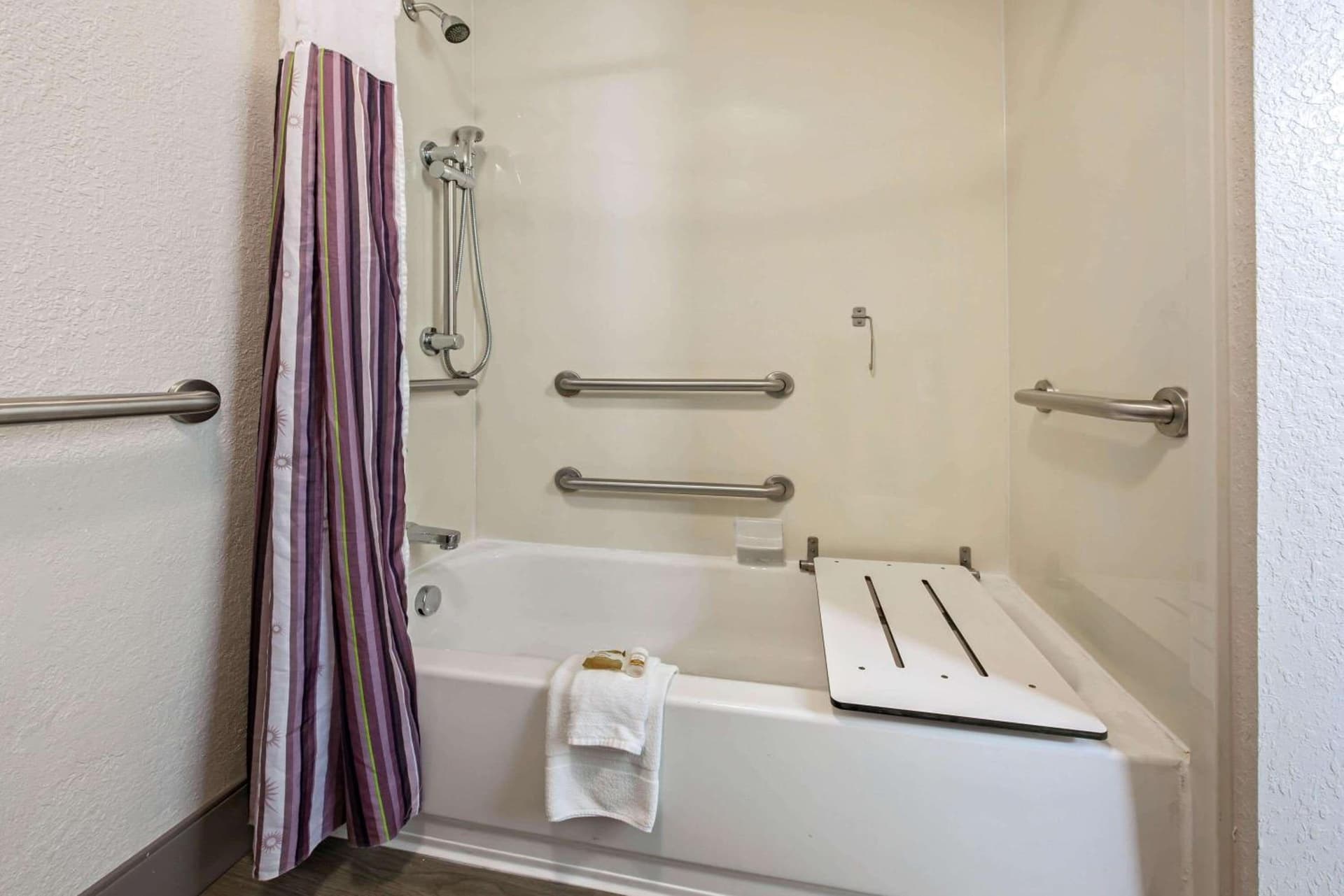 La Quinta Inn by Wyndham West Palm Beach - Florida Turnpike gallery photo in West Palm Beach, FL — image 9
