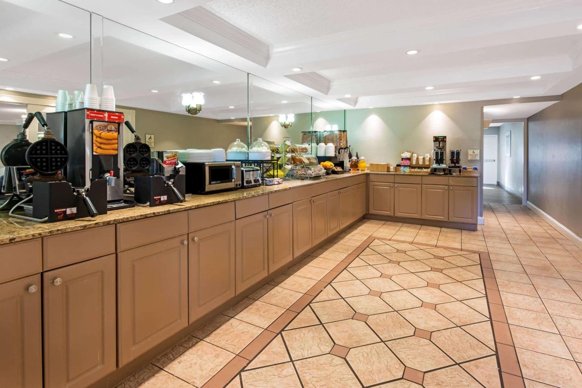 La Quinta Inn by Wyndham West Palm Beach - Florida Turnpike gallery photo in West Palm Beach, FL — image 45