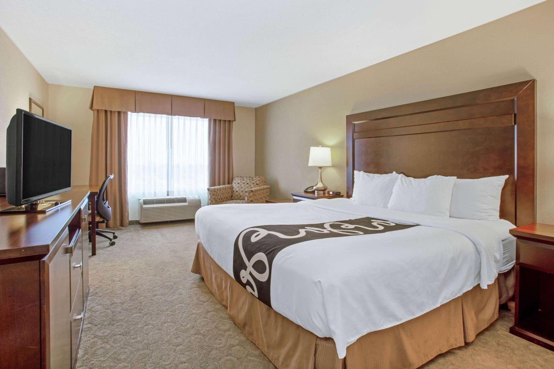La Quinta by Wyndham Bismarck interior in Bismarck, ND — gallery photo 2