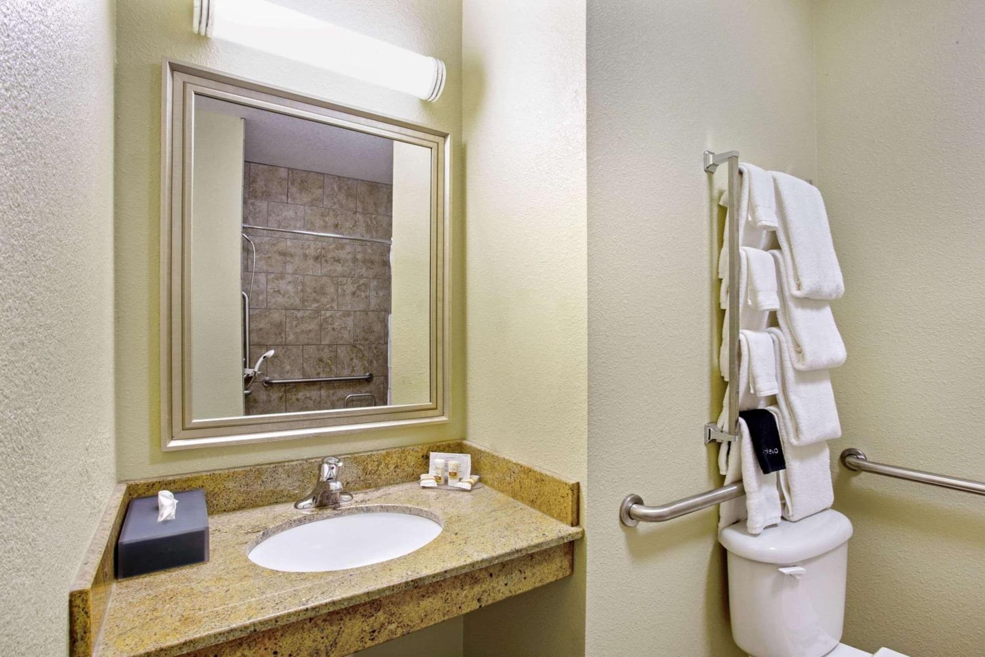 La Quinta by Wyndham Bismarck gallery photo in Bismarck, ND — image 41
