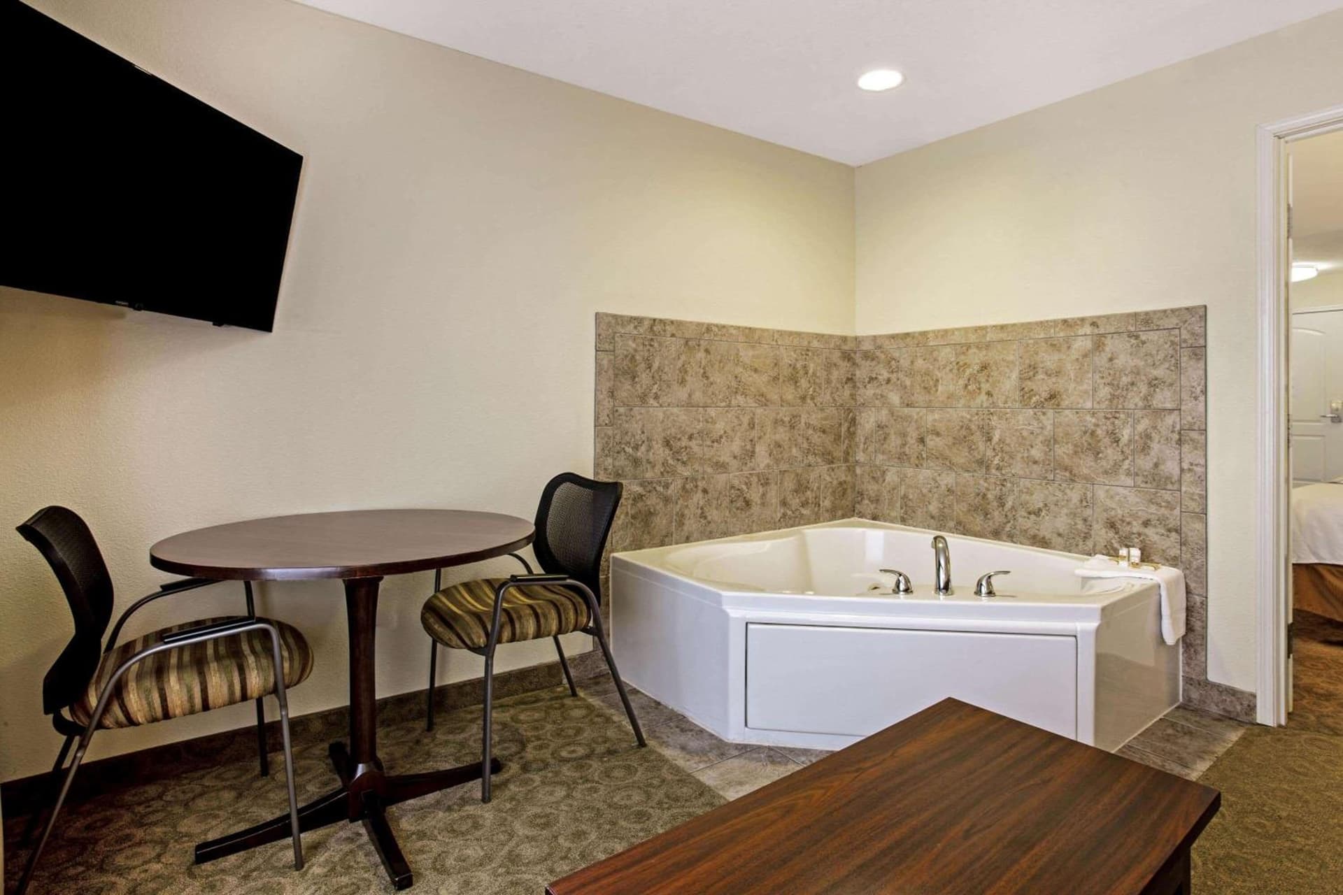 La Quinta by Wyndham Bismarck gallery photo in Bismarck, ND — image 27