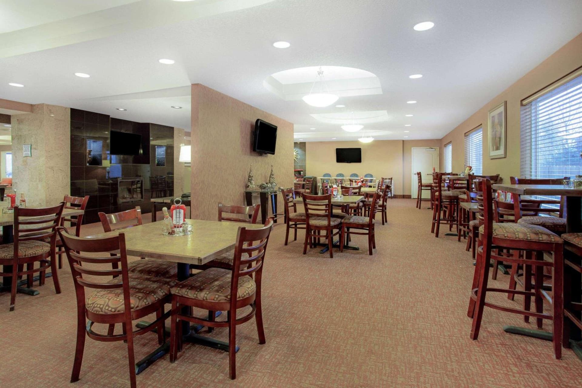 La Quinta by Wyndham Bismarck gallery photo in Bismarck, ND — image 11