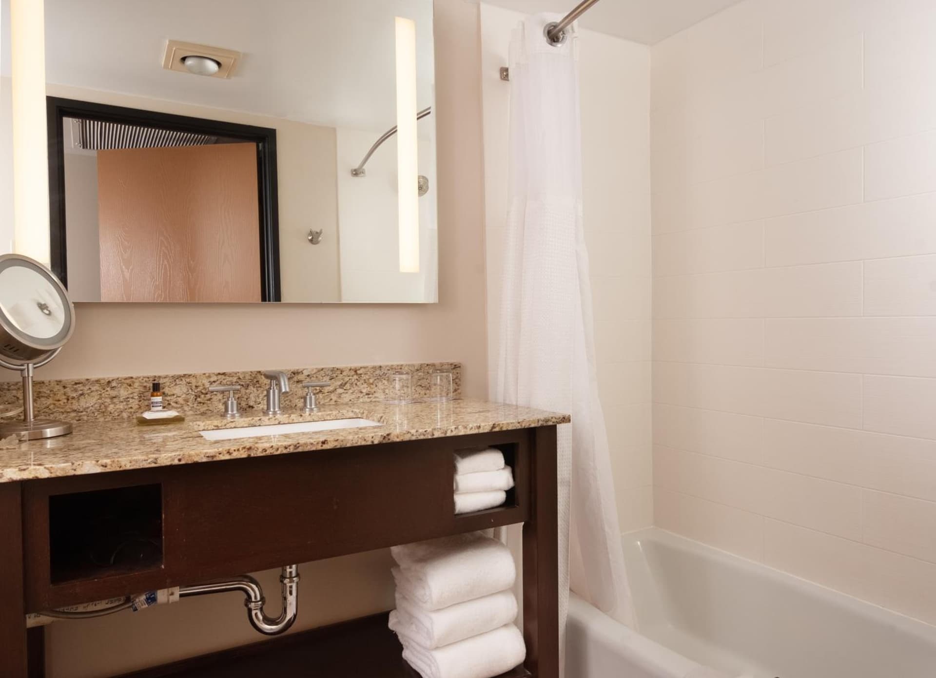 Hyatt Regency Green Bay property views in Green Bay, WI — gallery photo 3