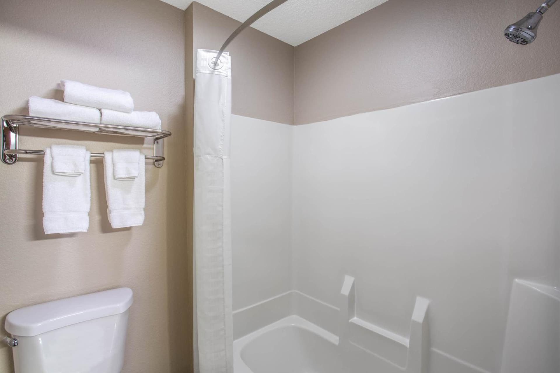 Baymont by Wyndham Joliet gallery photo in Joliet, IL — image 7