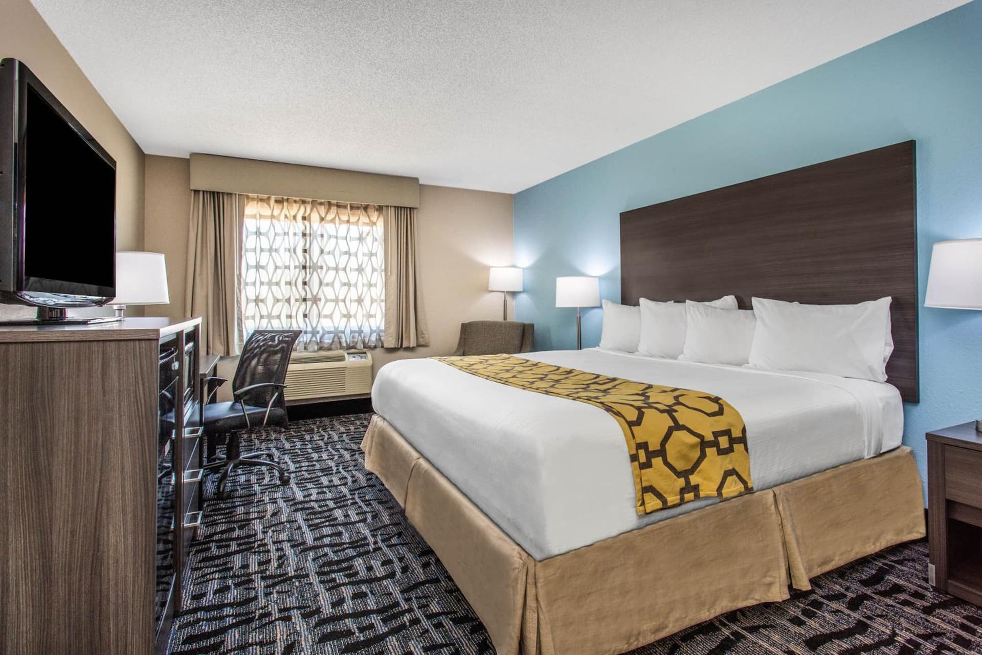 Baymont by Wyndham Joliet gallery photo in Joliet, IL — image 8
