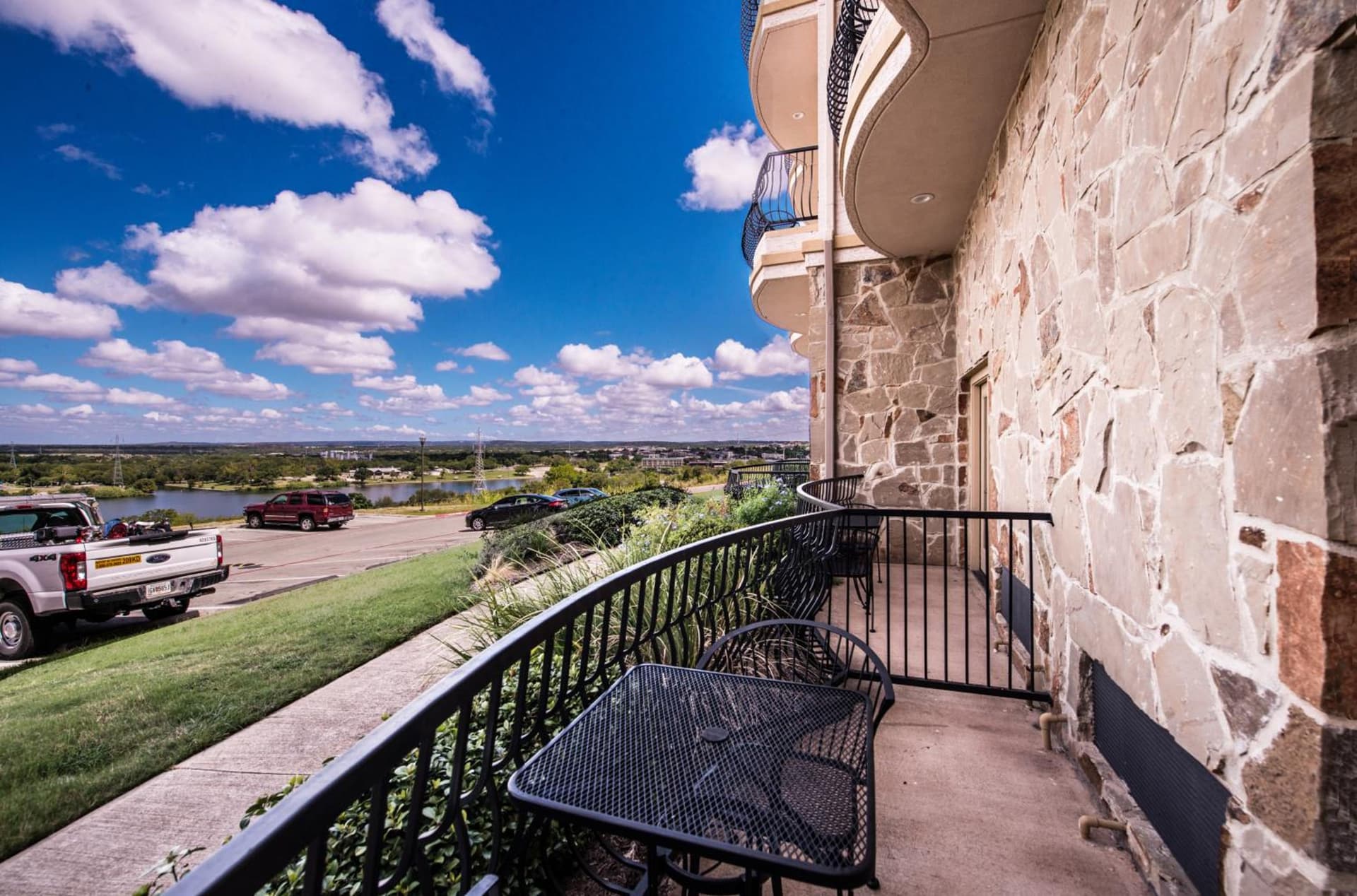 La Quinta by Wyndham Marble Falls property views in Marble Falls, TX — gallery photo 3