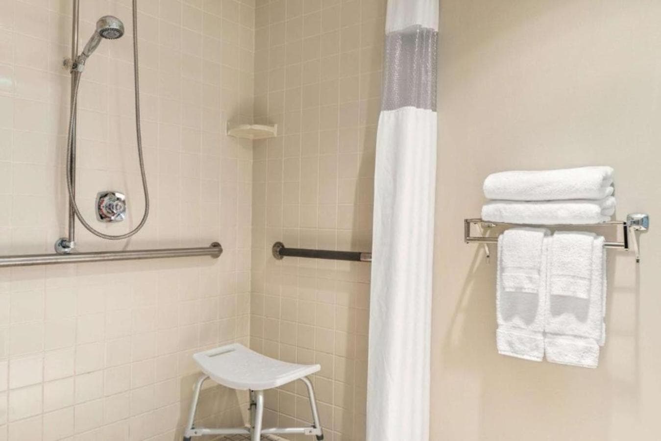 Days Inn by Wyndham Fargo - West Acres gallery photo in Fargo, ND — image 4