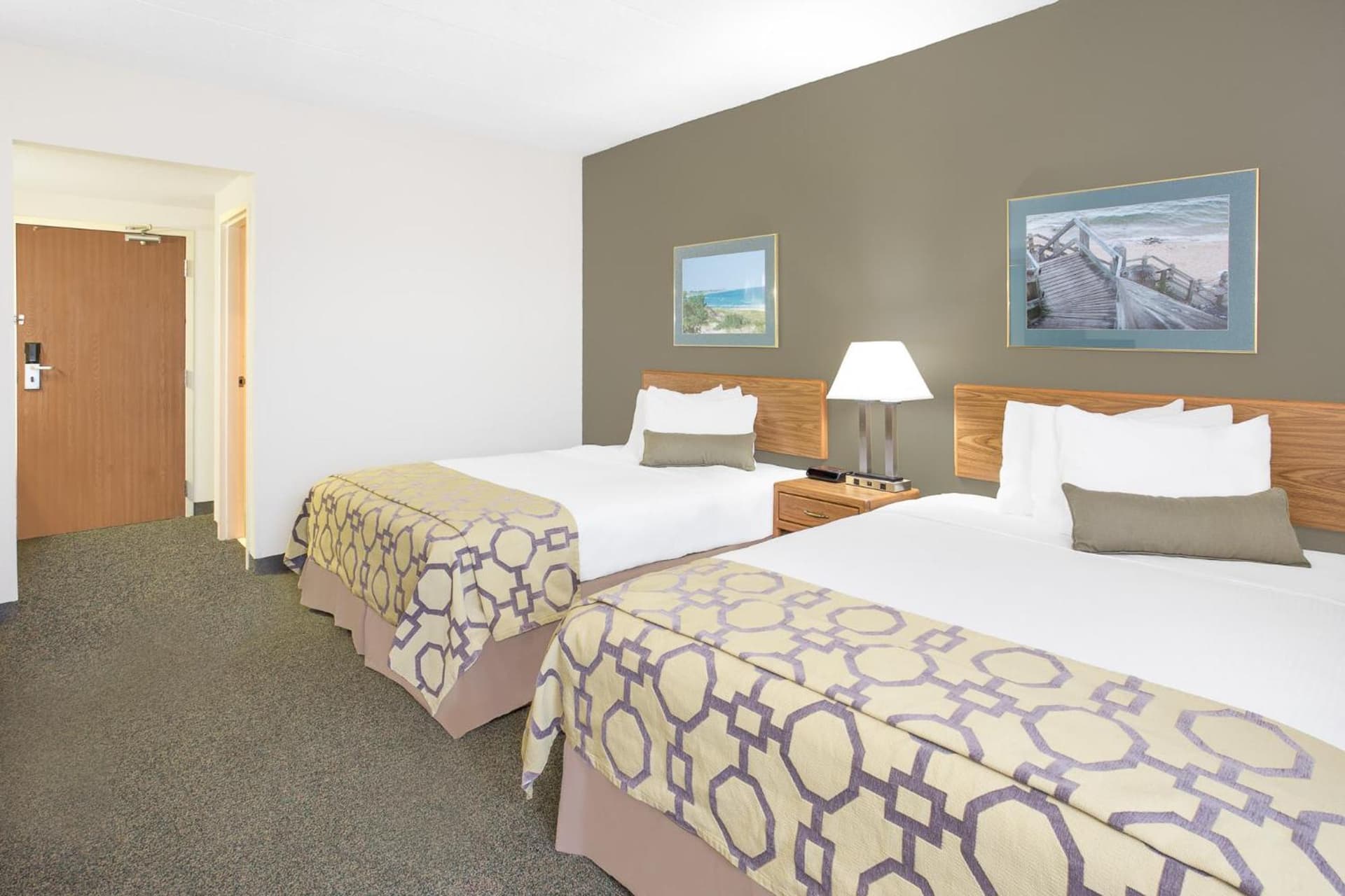 Baymont by Wyndham Janesville interior in Janesville, WI — gallery photo 2