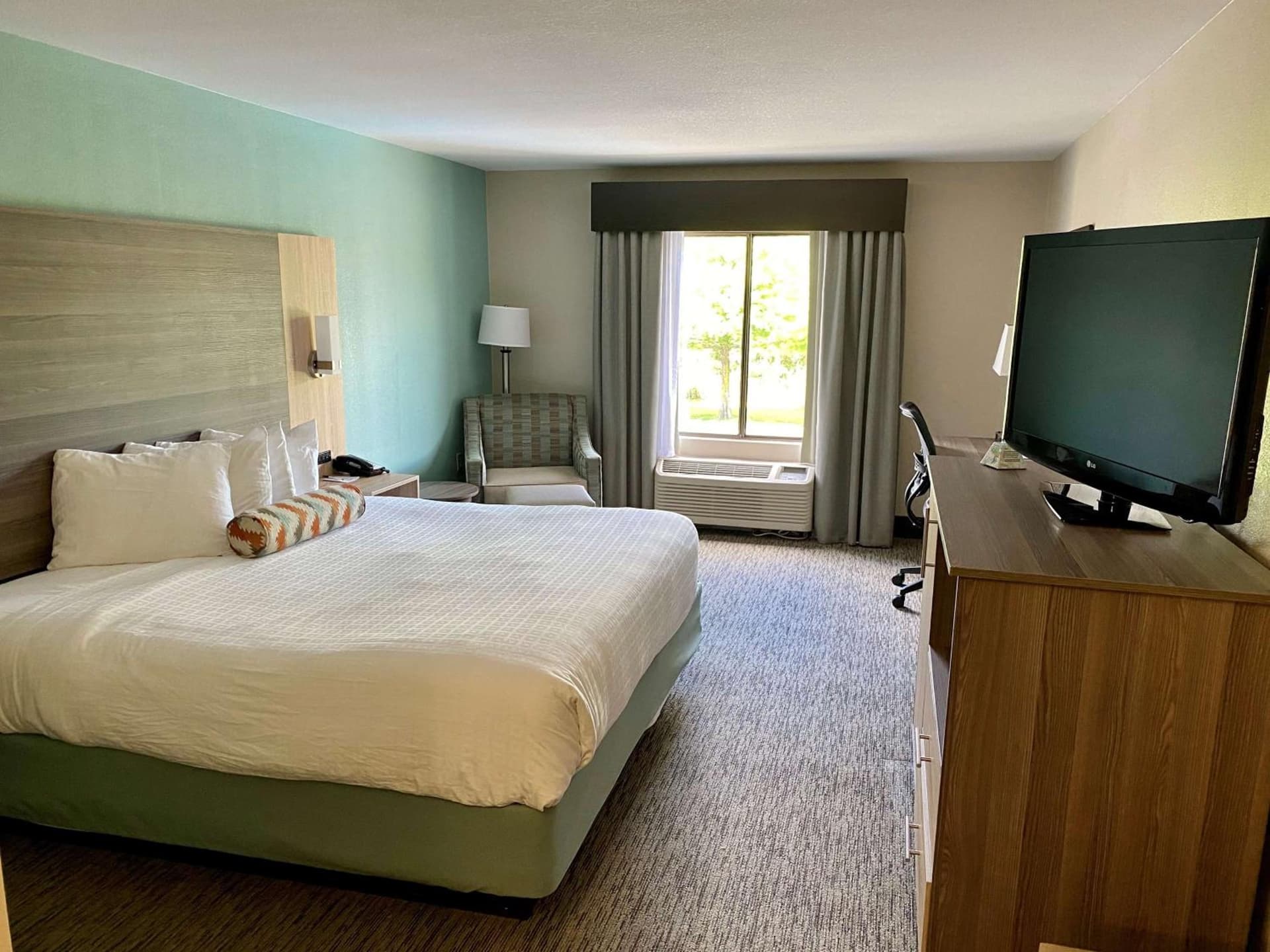 Best Western Executive Inn & Suites interior in Columbia, SC — gallery photo 2