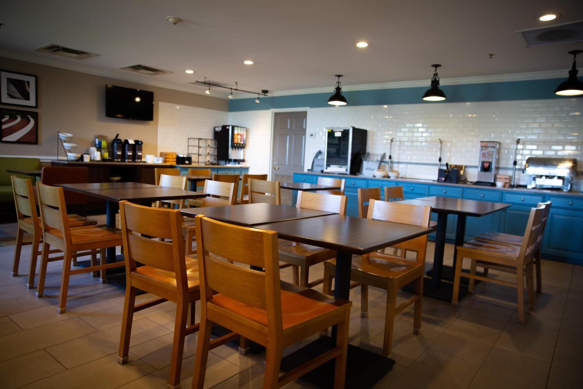 Country Inn & Suites by Radisson, Burlington Elon , NC gallery photo in Burlington, NC — image 13