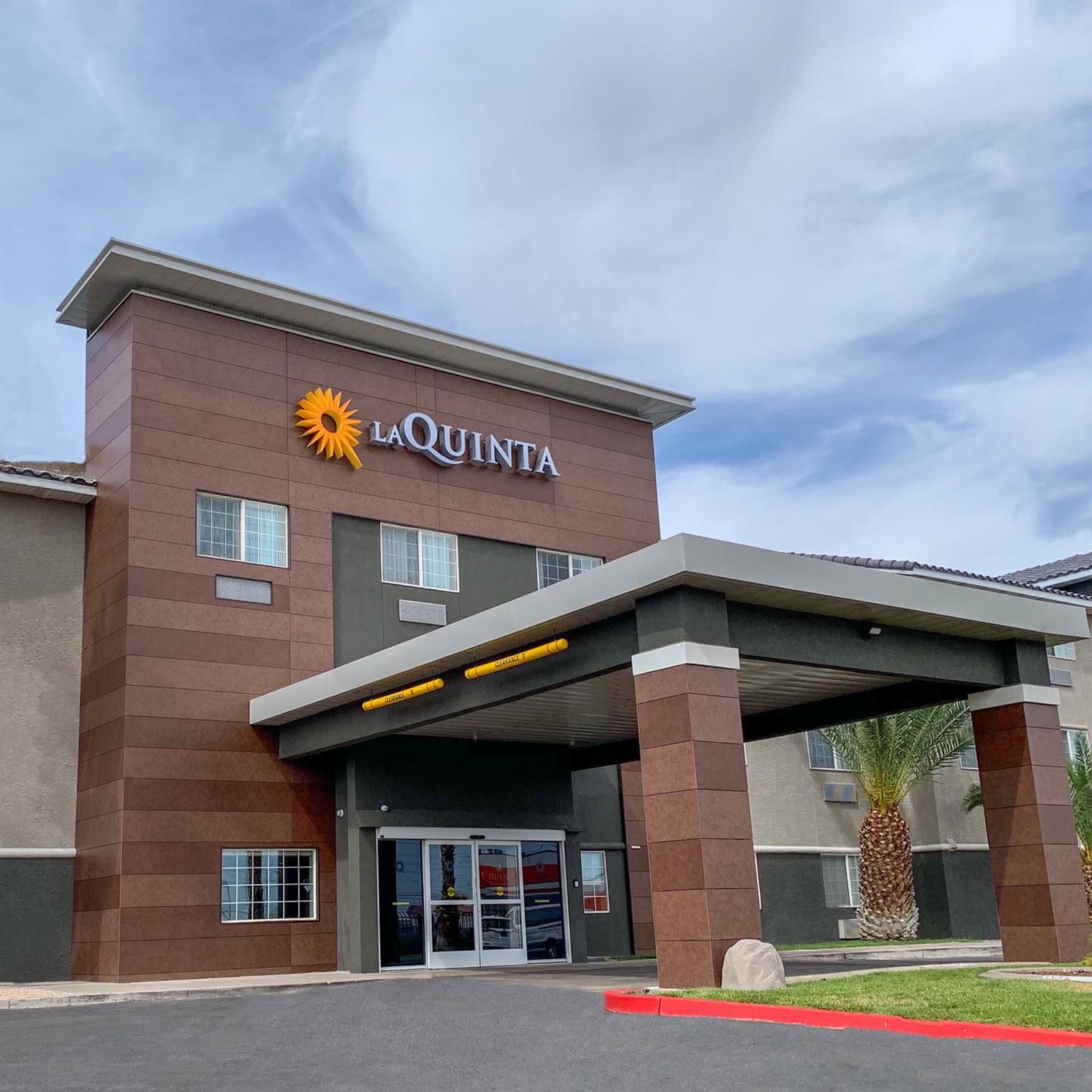 La Quinta Inn & Suites by Wyndham Las Vegas Nellis gallery photo in Las Vegas, NV — image 27