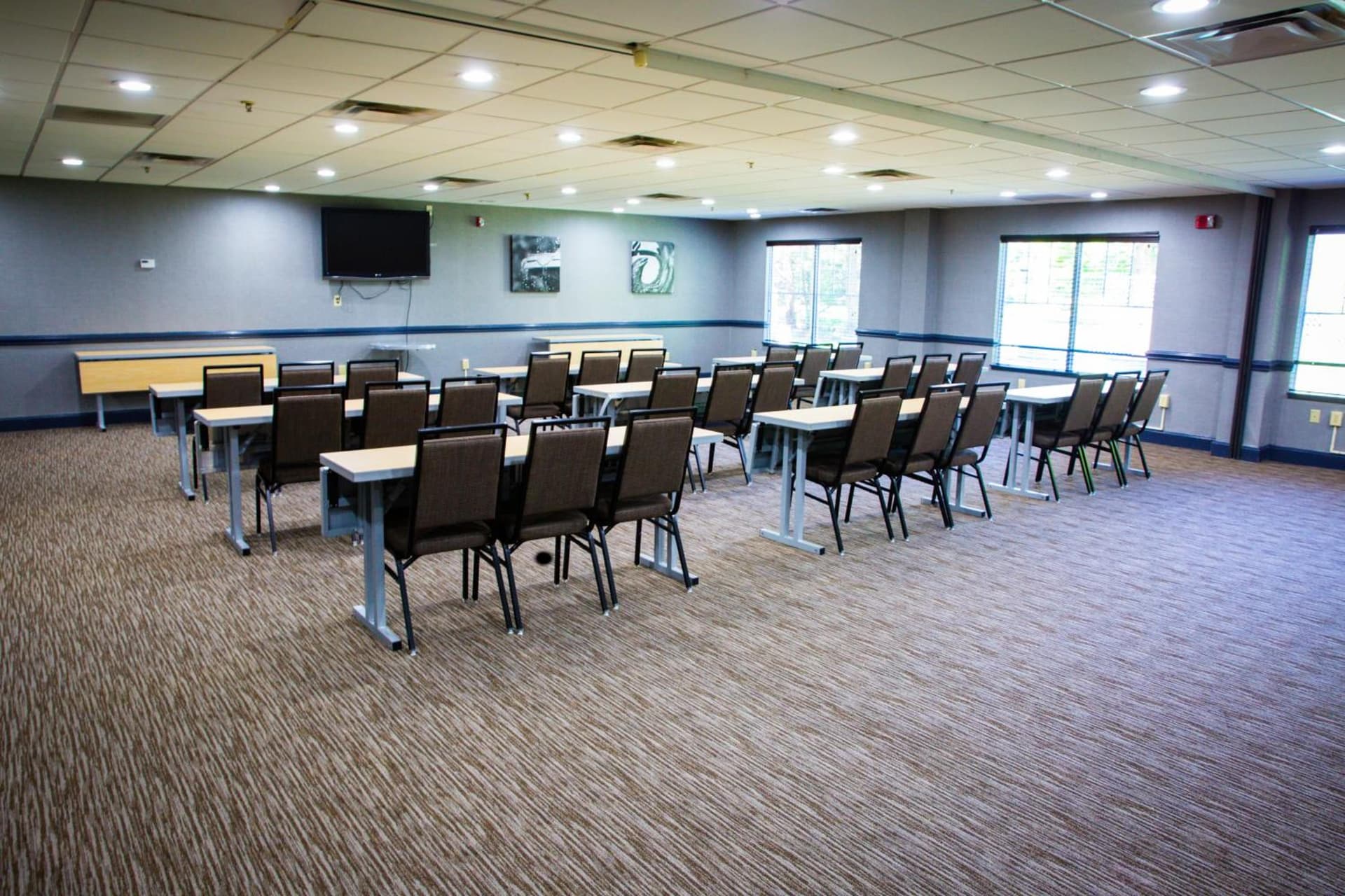 Country Inn & Suites by Radisson, Burlington Elon , NC gallery photo in Burlington, NC — image 28