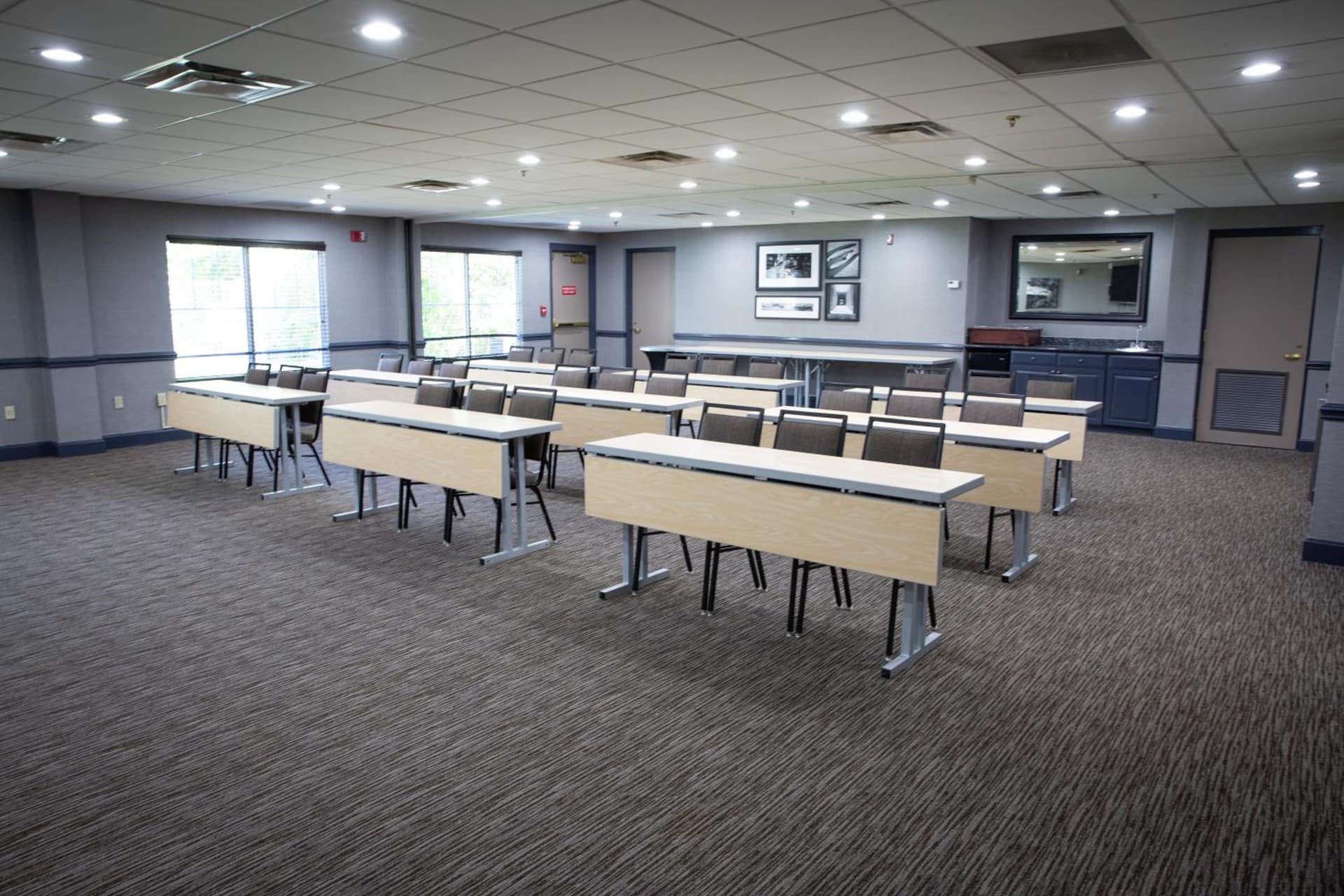 Country Inn & Suites by Radisson, Burlington Elon , NC gallery photo in Burlington, NC — image 19