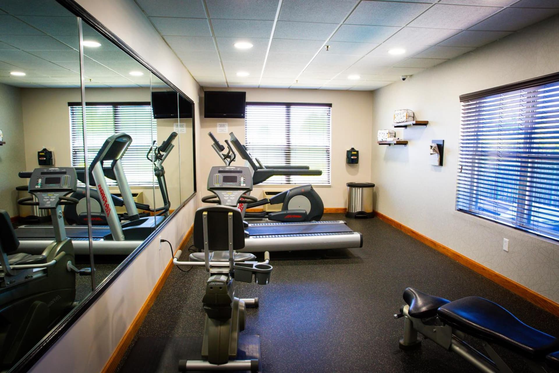 Country Inn & Suites by Radisson, Burlington Elon , NC gallery photo in Burlington, NC — image 27