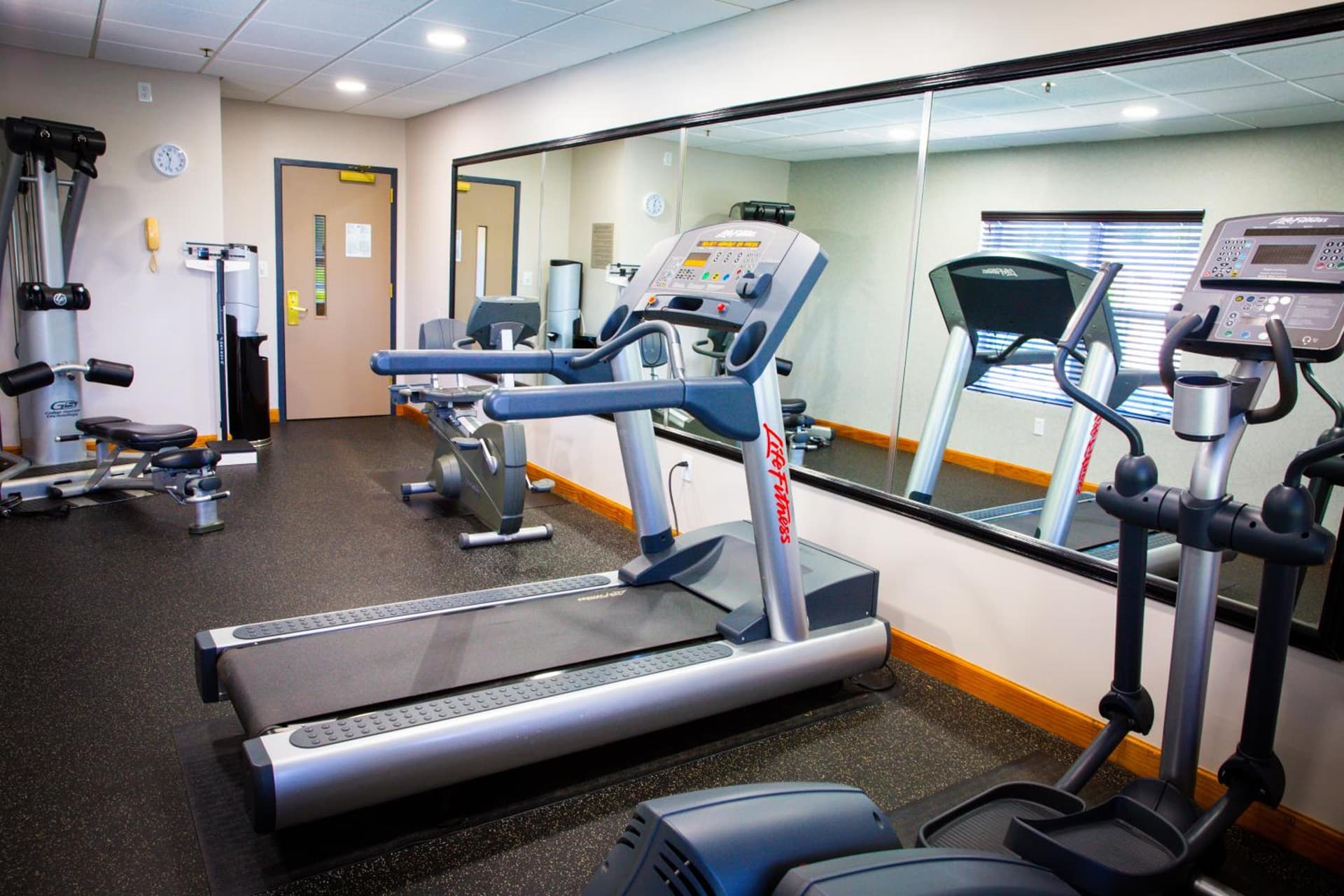 Country Inn & Suites by Radisson, Burlington Elon , NC gallery photo in Burlington, NC — image 6