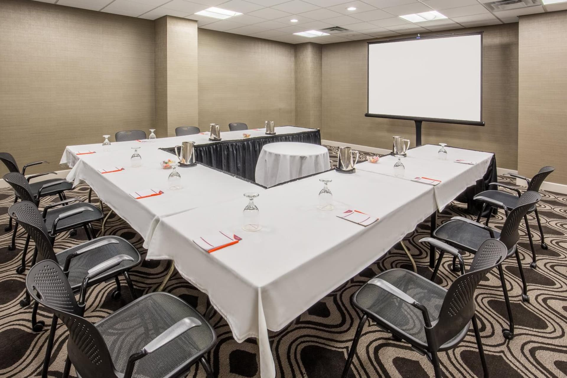 Crowne Plaza Phoenix Airport - PHX by IHG gallery photo in Phoenix, AZ — image 54