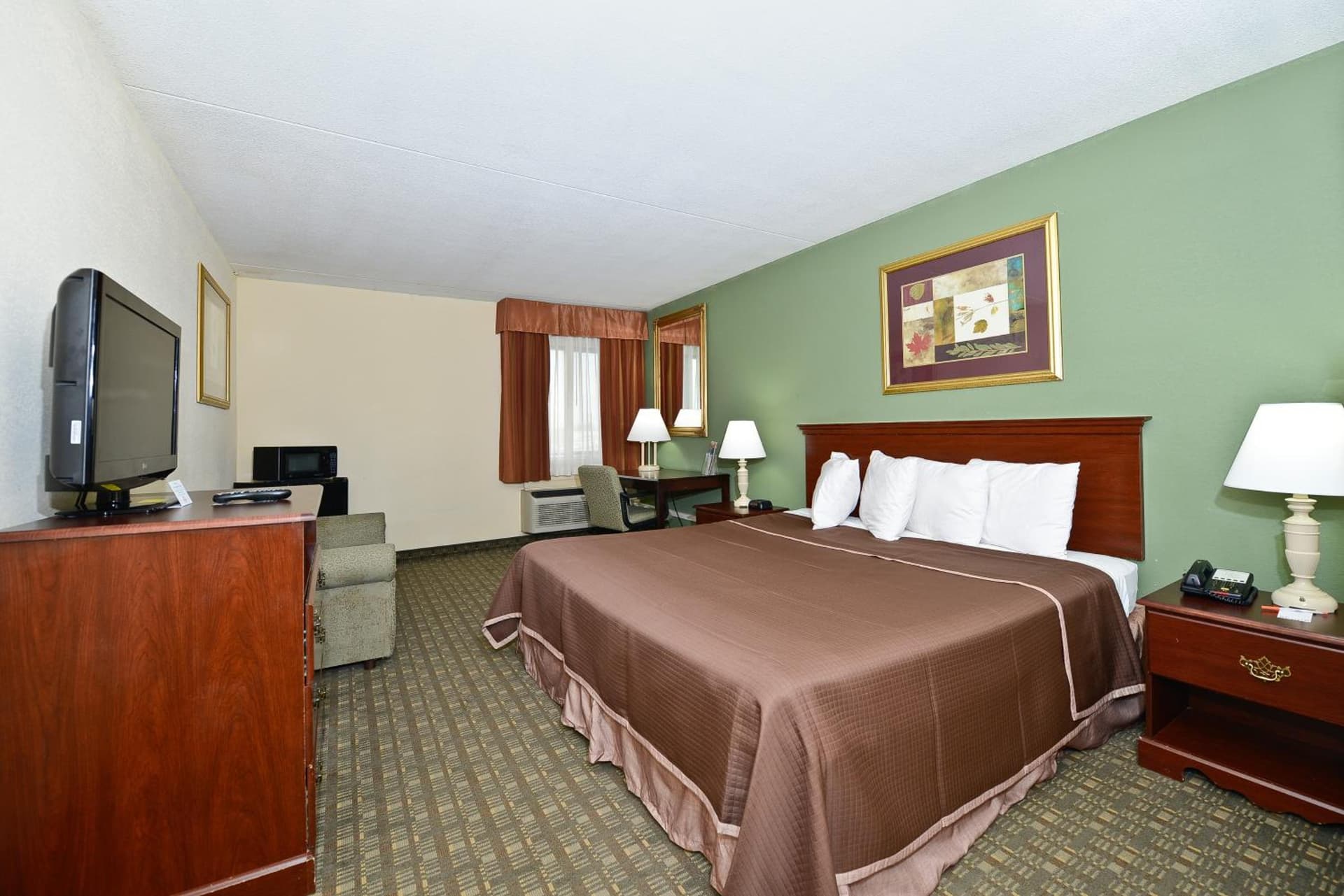 Howard Johnson by Wyndham Newark Airport interior in Newark, NJ — gallery photo 2