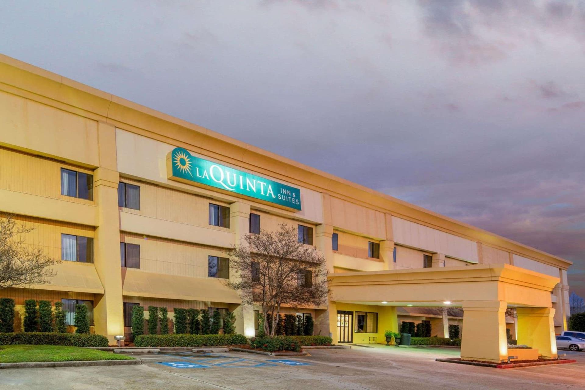 La Quinta by Wyndham Baton Rouge Siegen Lane featured exterior or lobby in Baton Rouge, LA — similar hotel