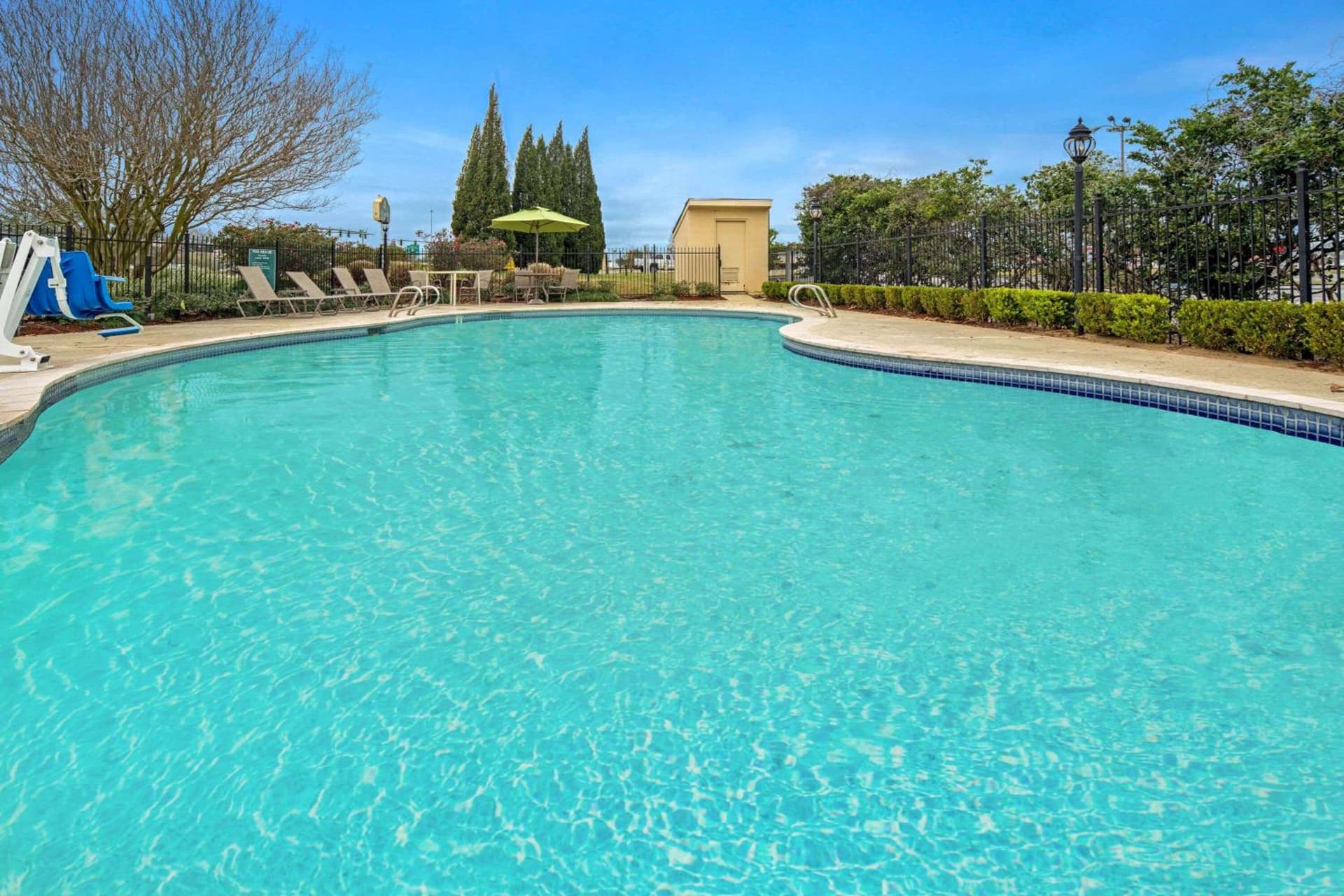 La Quinta by Wyndham Baton Rouge Siegen Lane interior in Baton Rouge, LA — gallery photo 2