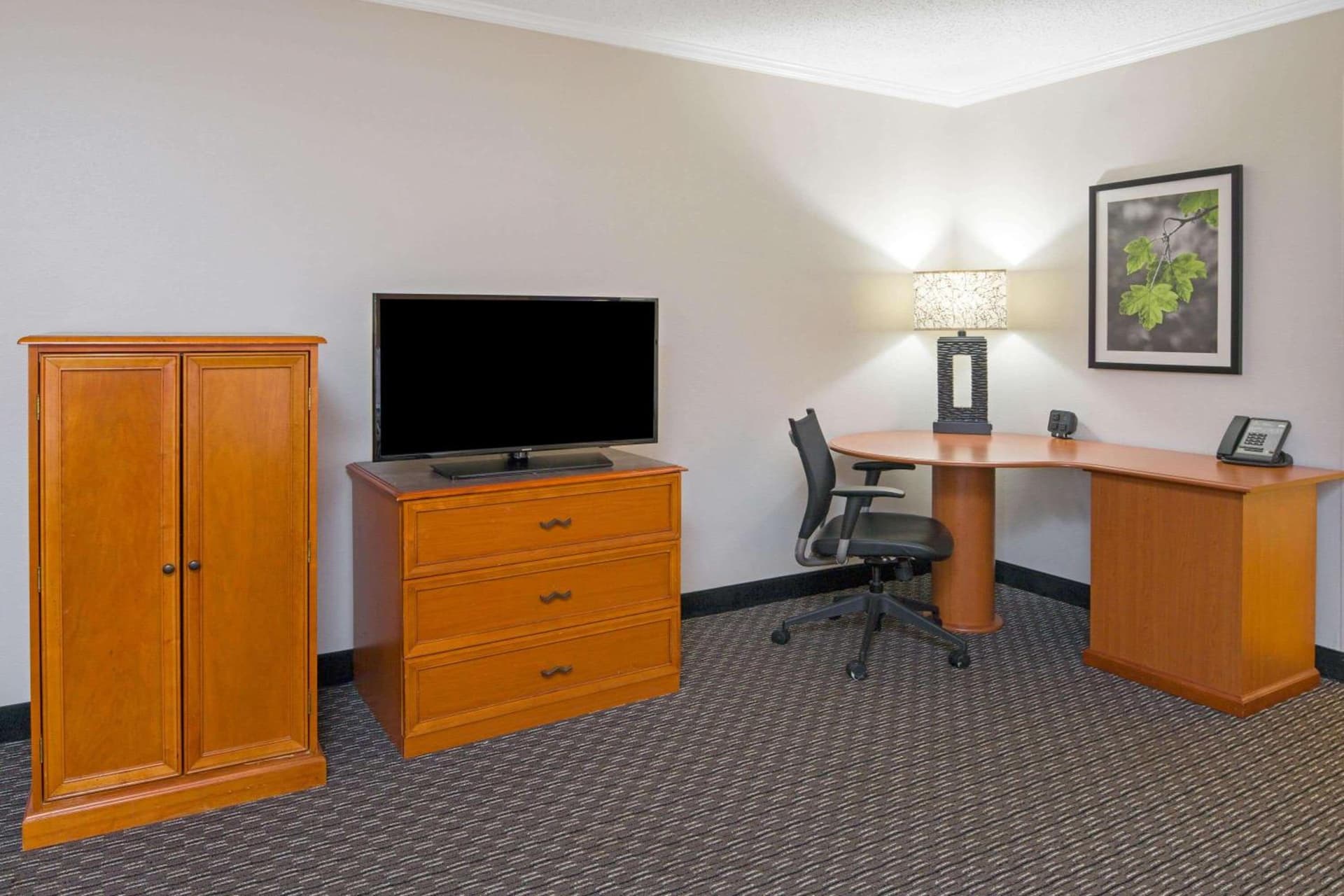 La Quinta by Wyndham Baton Rouge Siegen Lane interior in Baton Rouge, LA — gallery photo 2