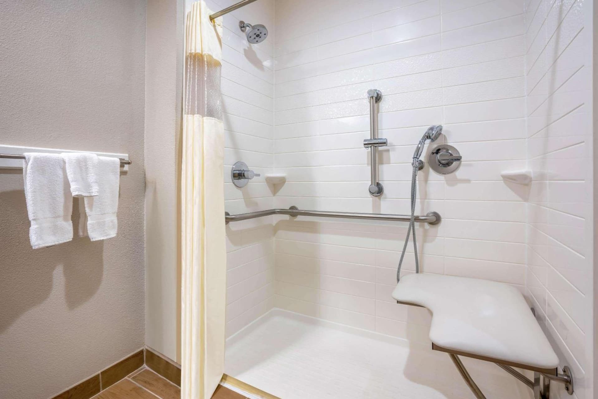 La Quinta by Wyndham College Station South gallery photo in College Station, TX — image 32