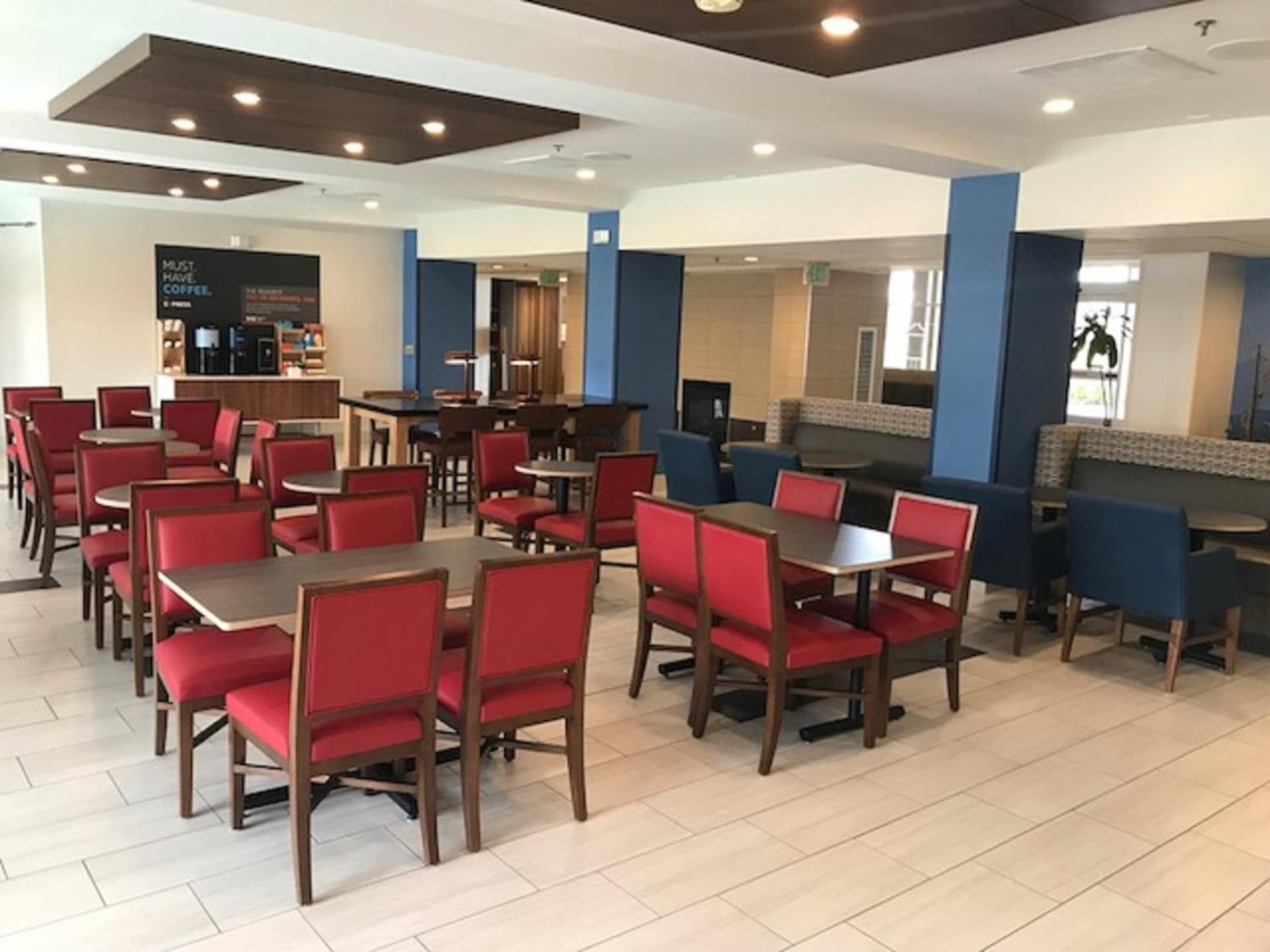 Holiday Inn Express & Suites Tracy by IHG interior in Tracy, CA — gallery photo 2