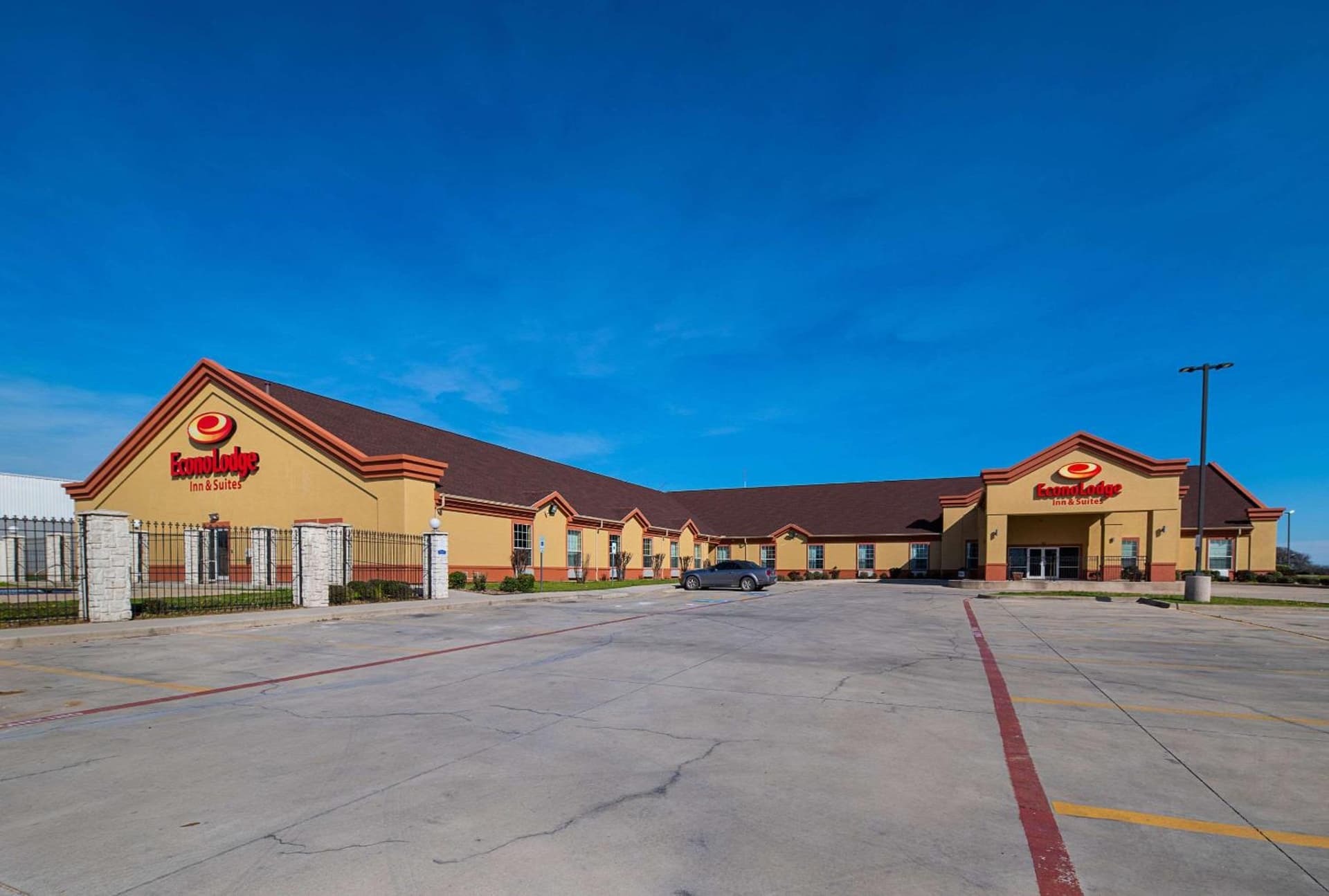 Econo Lodge Inn & Suites Bridgeport featured exterior or lobby in Bridgeport, TX — similar hotel