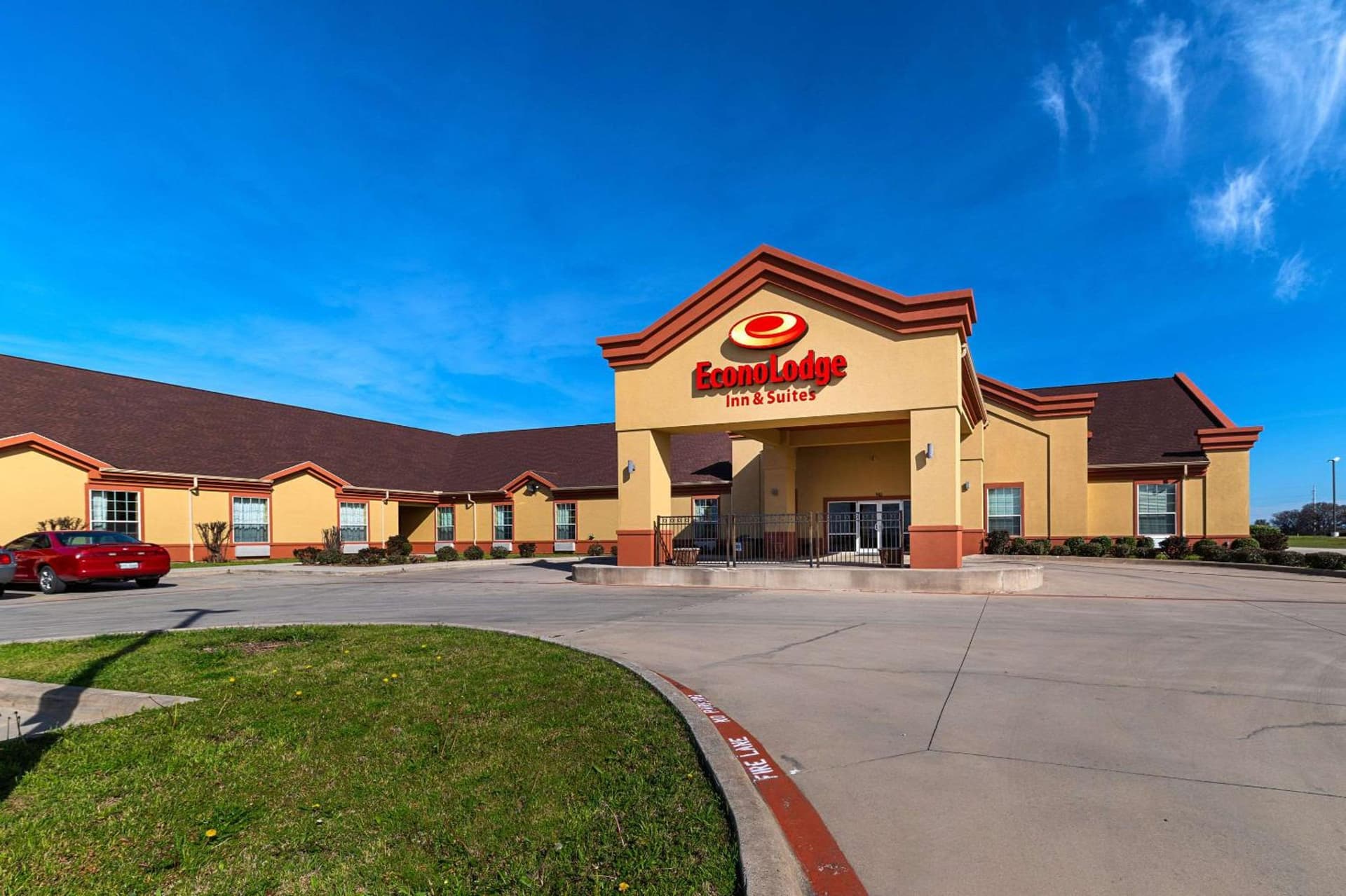 Econo Lodge Inn & Suites Bridgeport interior in Bridgeport, TX — gallery photo 2