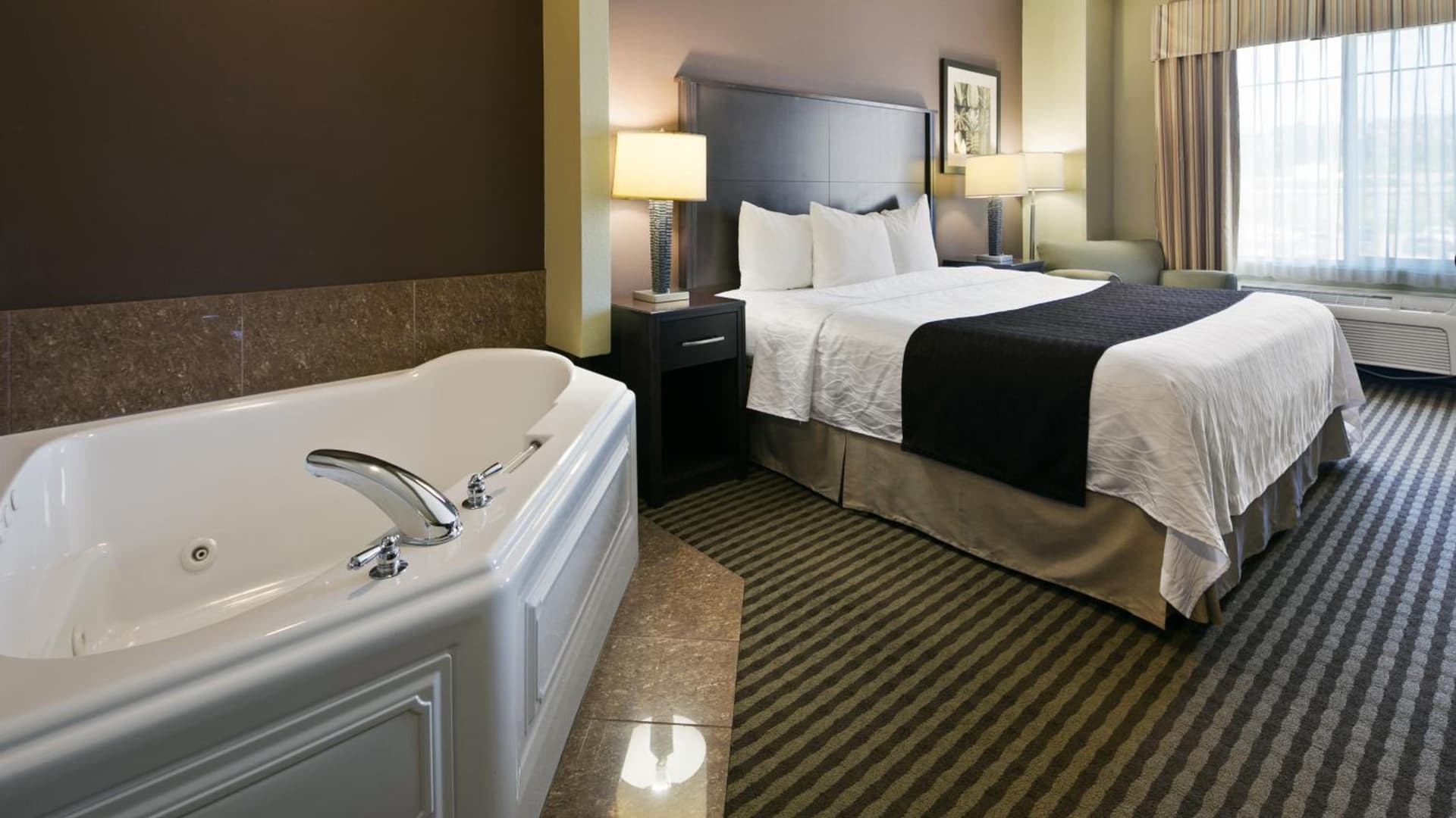 Best Western Plus Port of Camas-Washougal Convention Center property views in Washougal, WA — gallery photo 3