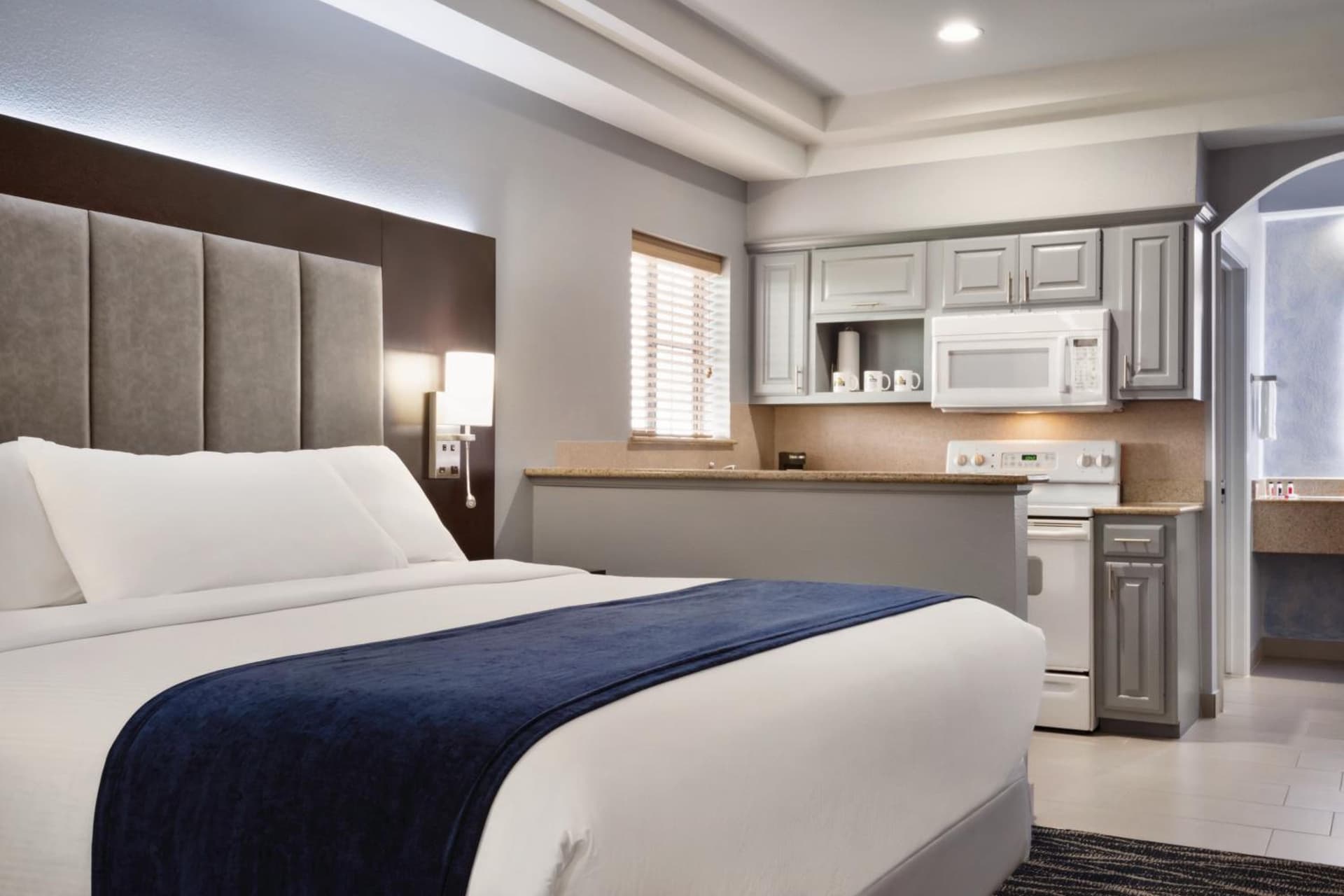 Days Inn & Suites by Wyndham Houston Hobby Airport gallery photo in Houston, TX — image 38
