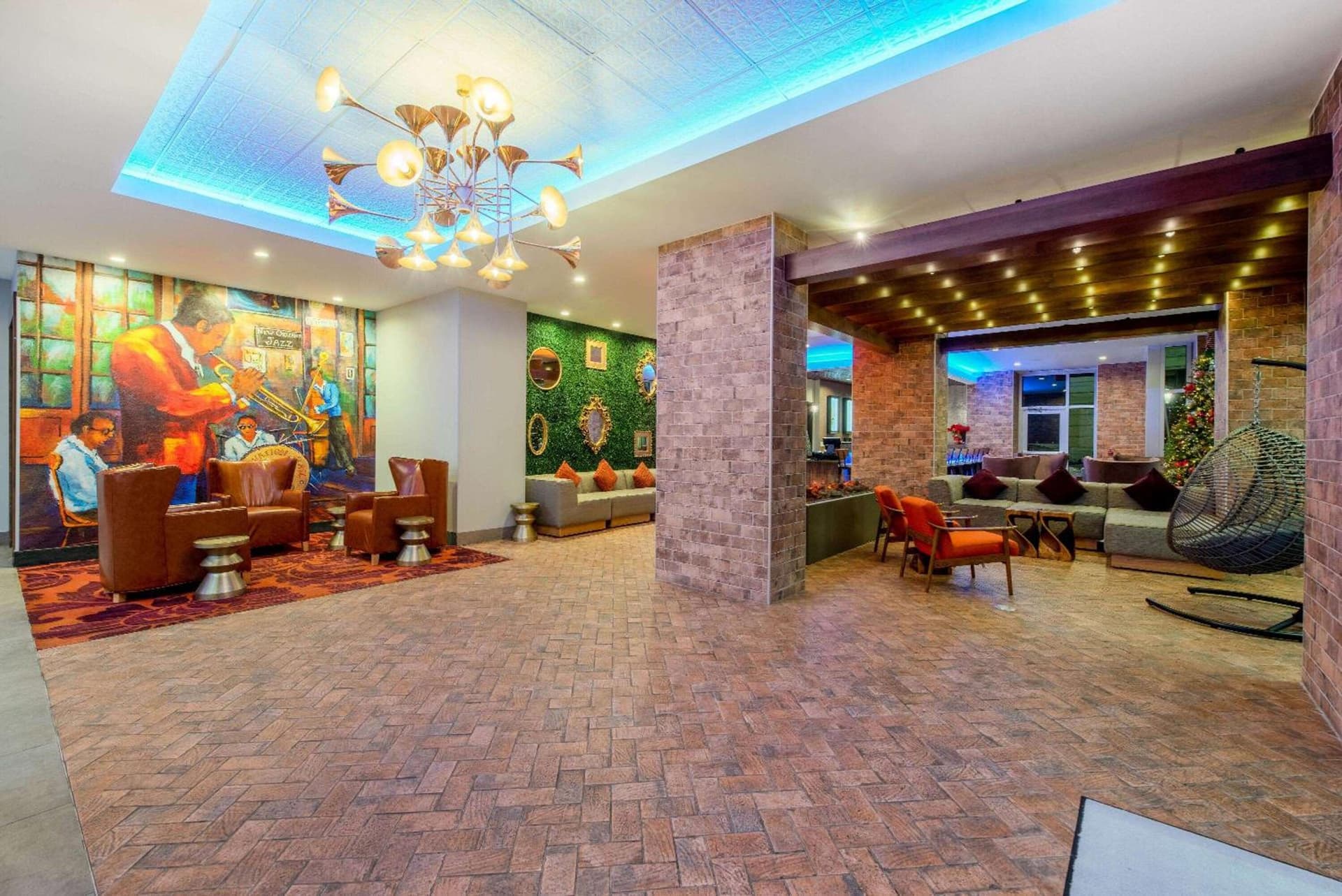 La Quinta Inn & Suites by Wyndham New Orleans Downtown interior in New Orleans, LA — gallery photo 2
